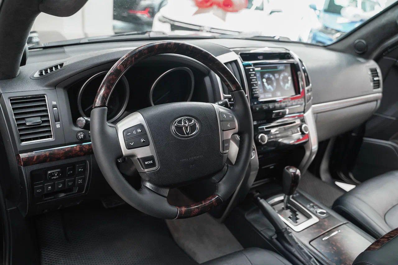 Toyota Land Cruiser 2014, черный, ДЦ Орехово