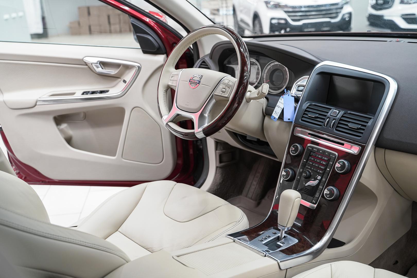 Volvo XC60 2011, красный, ДЦ Орехово