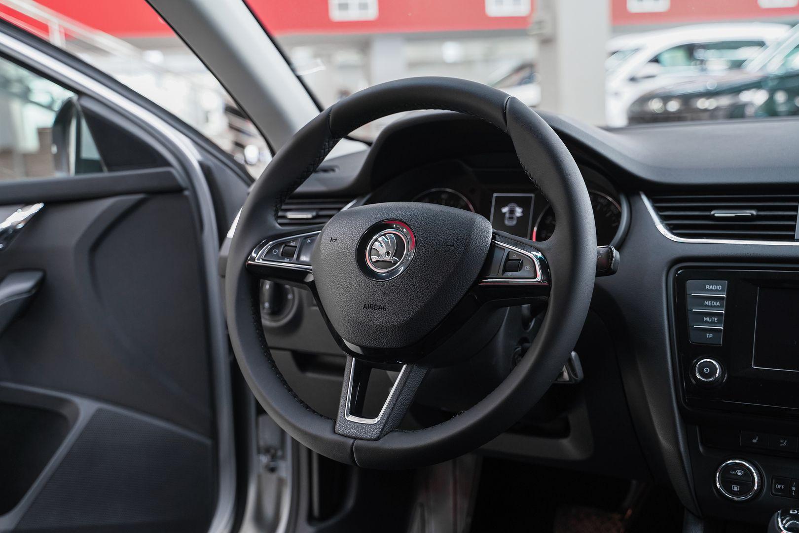 Skoda Octavia 2013, серебряный, ДЦ Орехово
