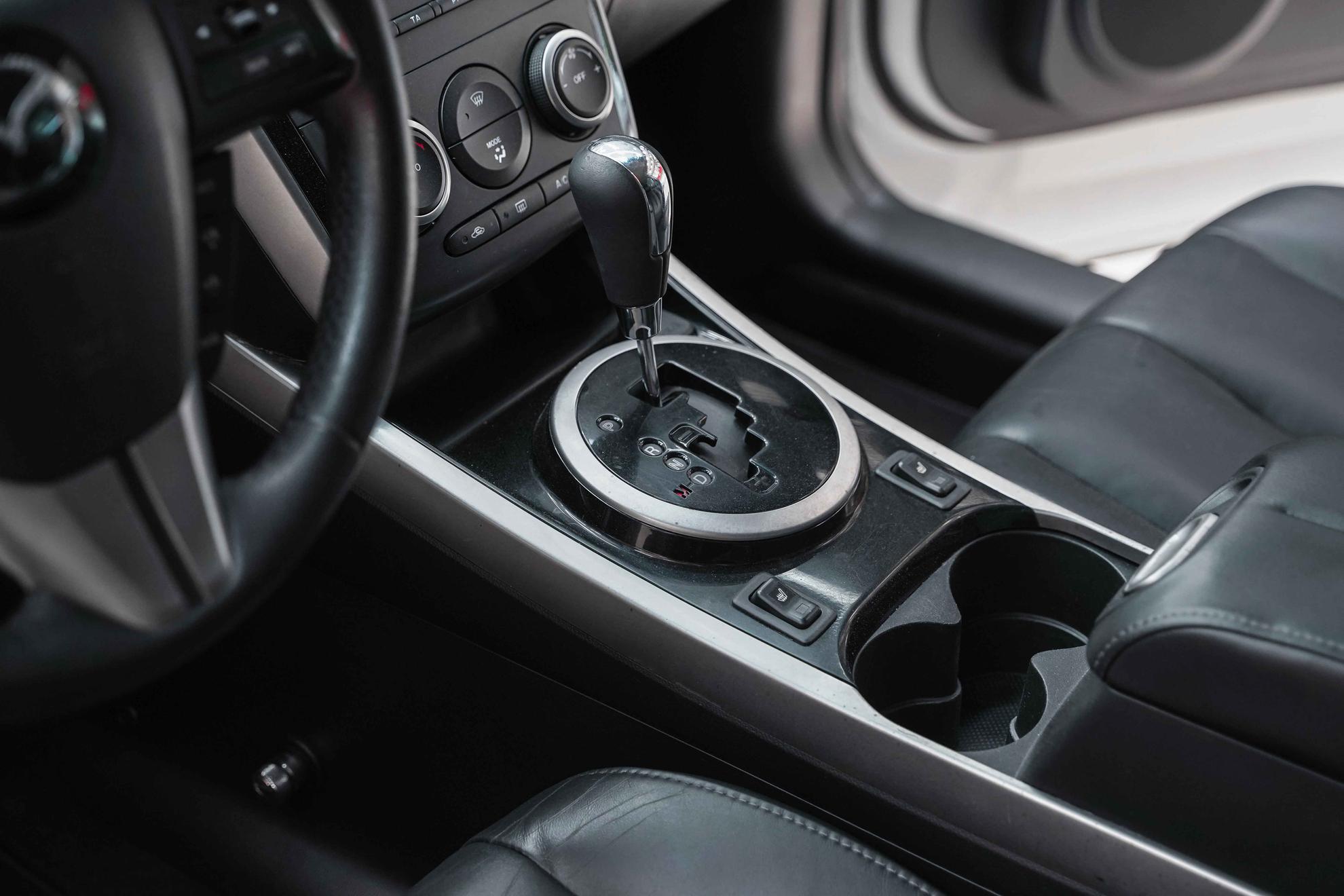 Mazda CX-7 2011, белый, ДЦ Орехово