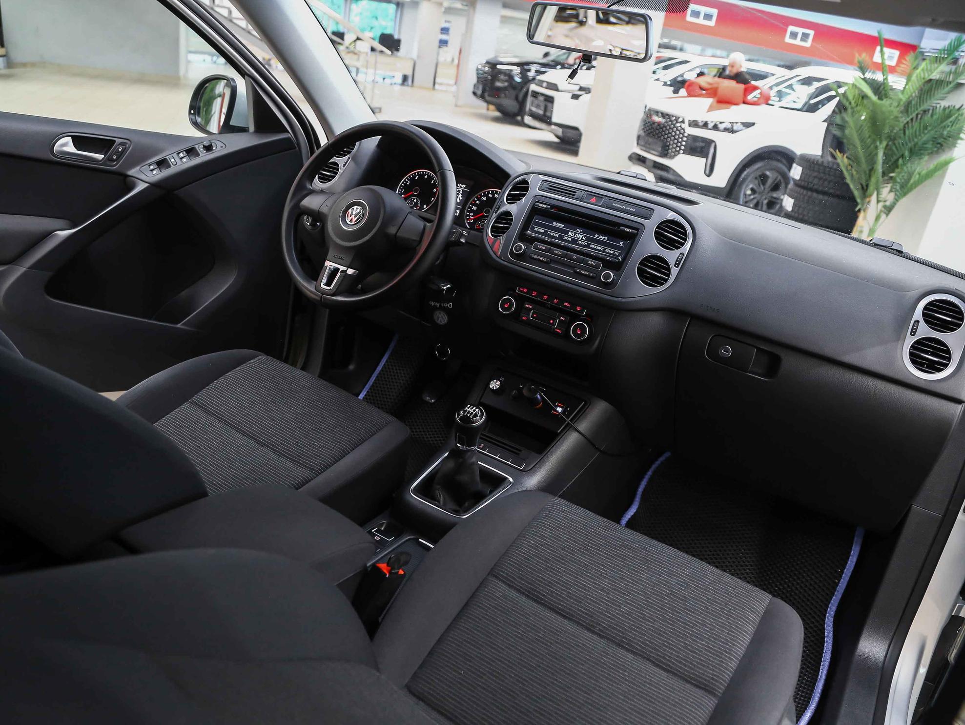 Volkswagen Tiguan 2013, серебряный, ДЦ Орехово