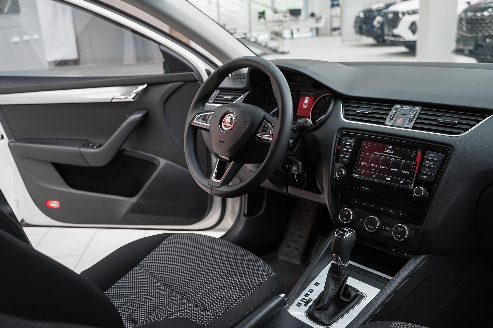 Skoda Octavia 2015, белый, ДЦ Орехово