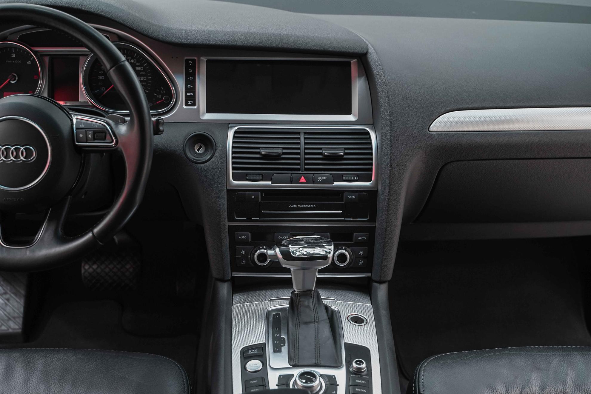 Audi Q7 2015, белый, ДЦ Орехово