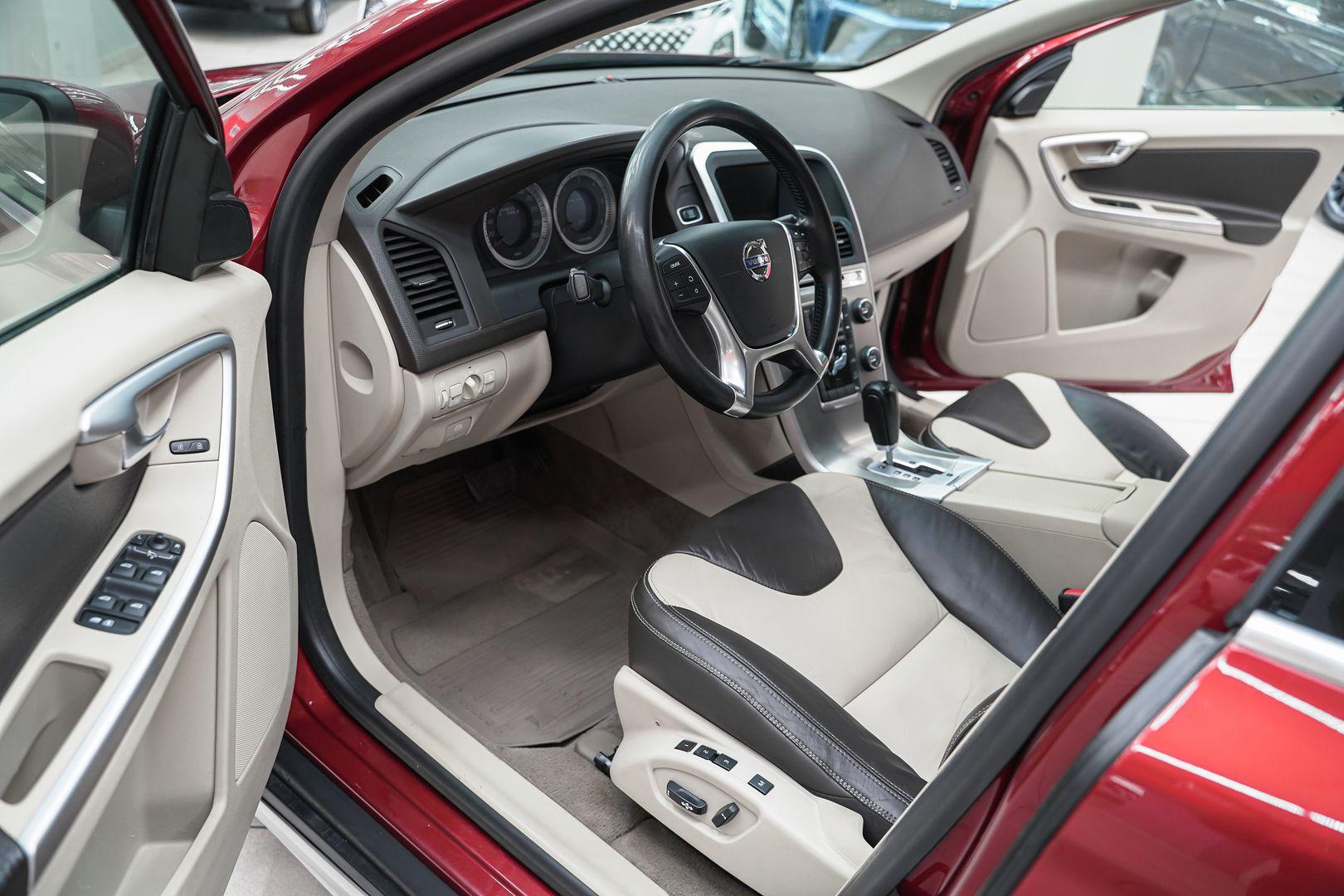 Volvo XC60 2011, красный, ДЦ Орехово