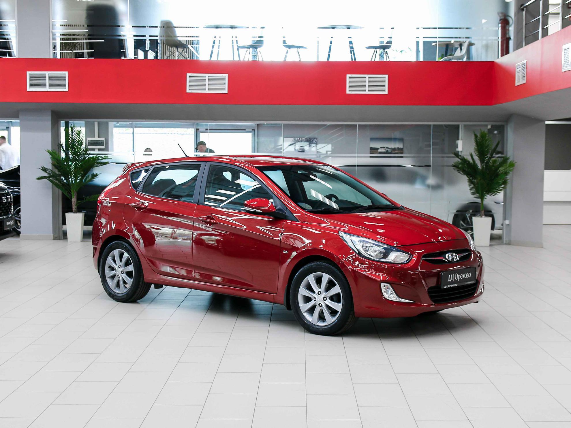 Hyundai Solaris 2012, красный, ДЦ Орехово
