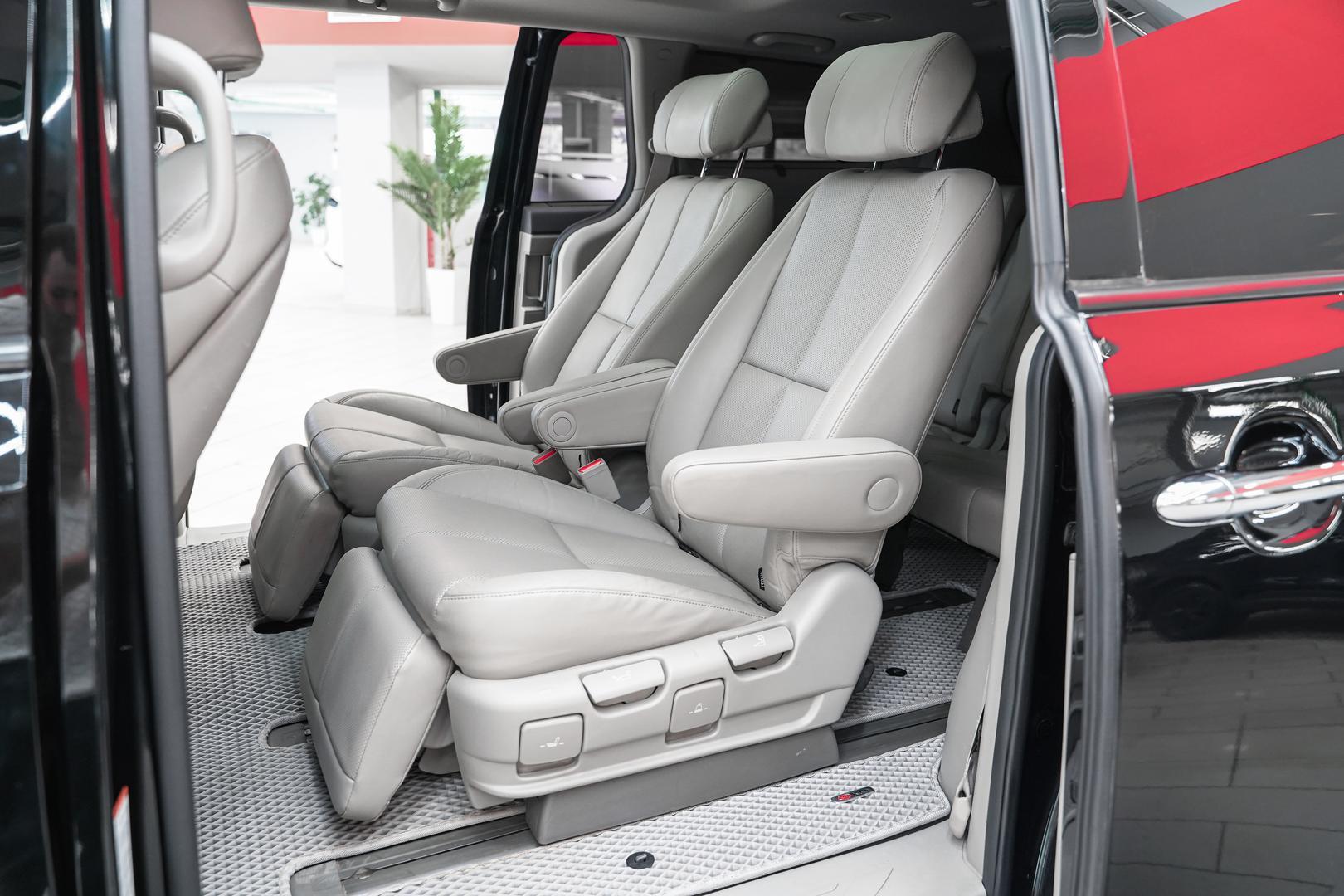 Kia Carnival 2017, черный, ДЦ Орехово
