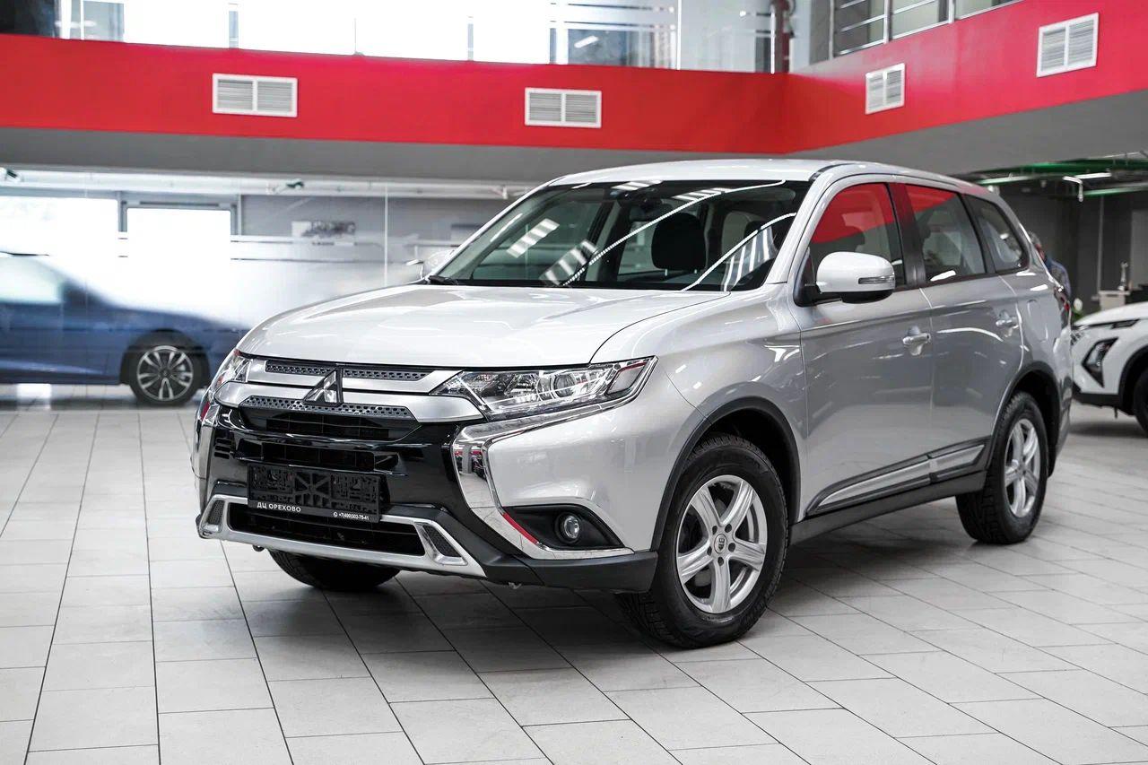 Mitsubishi Outlander 2019, серебряный, ДЦ Орехово