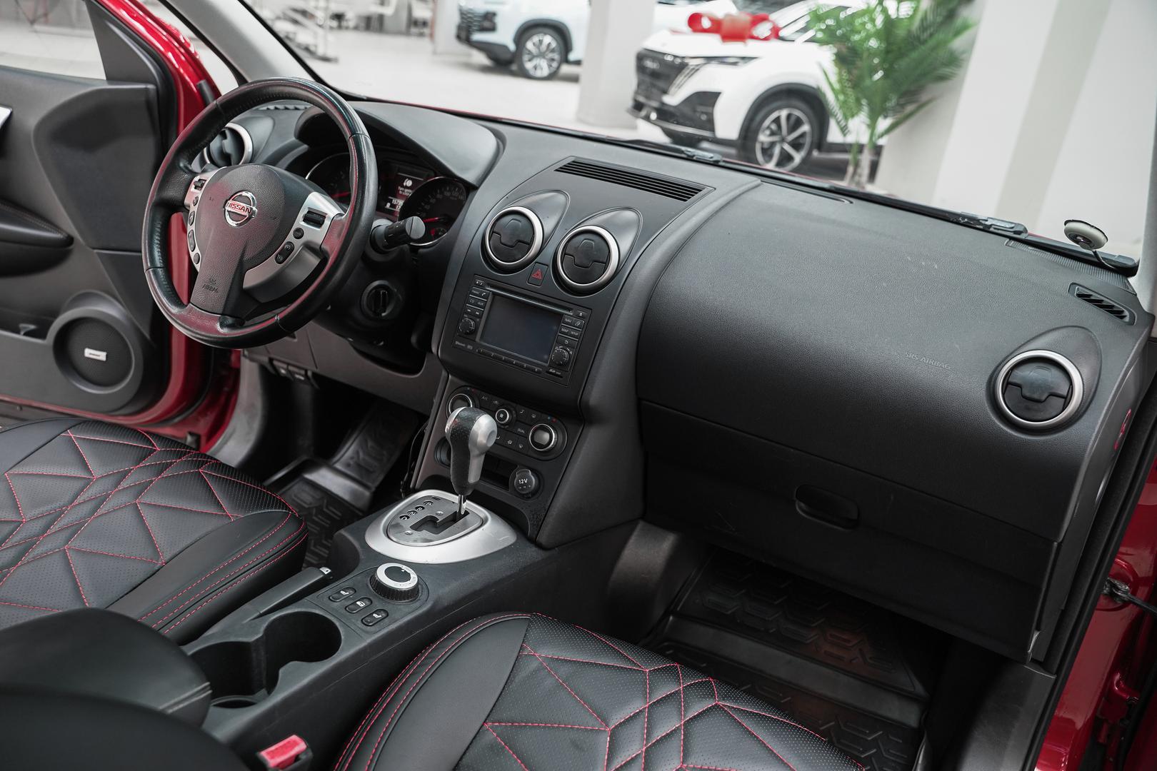 Nissan Qashqai 2010, красный, ДЦ Орехово