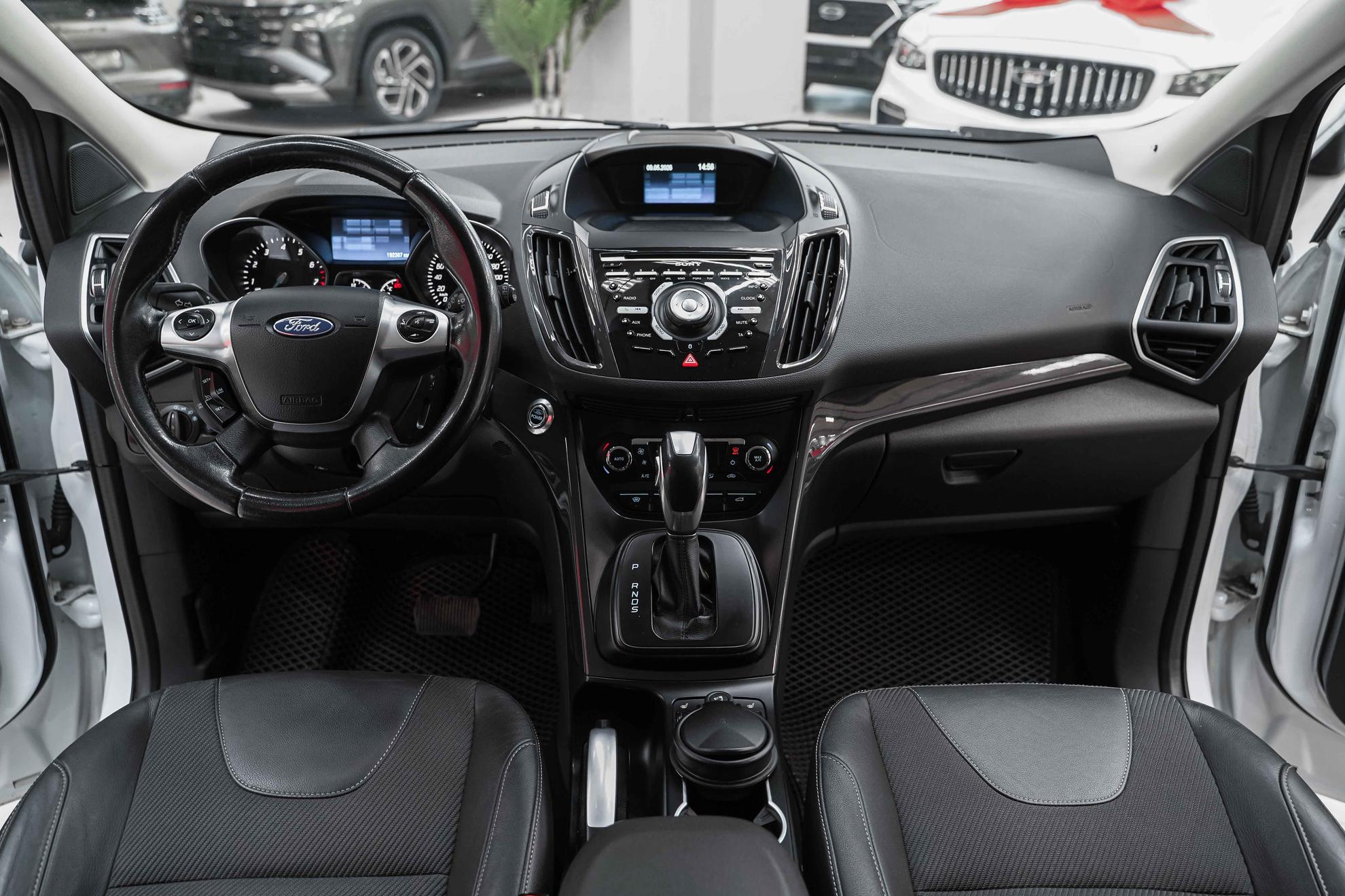Ford Kuga 2013, белый, ДЦ Орехово