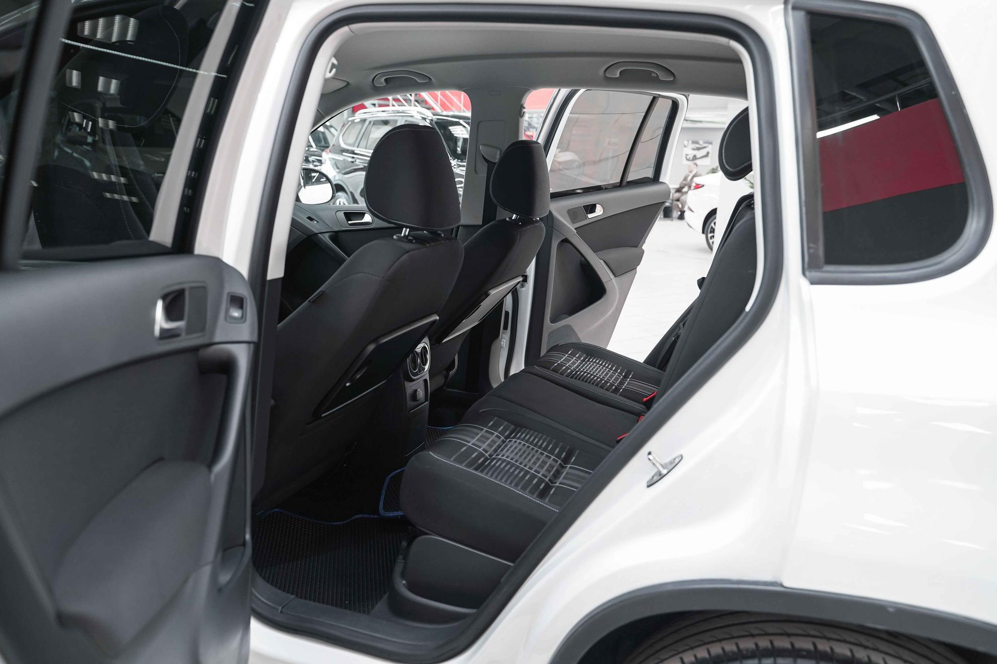 Volkswagen Tiguan 2016, белый, ДЦ Орехово