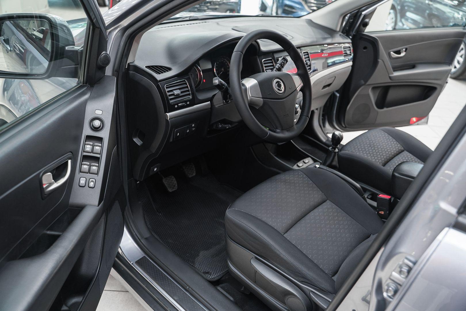 SsangYong Actyon 2012, серый, ДЦ Орехово