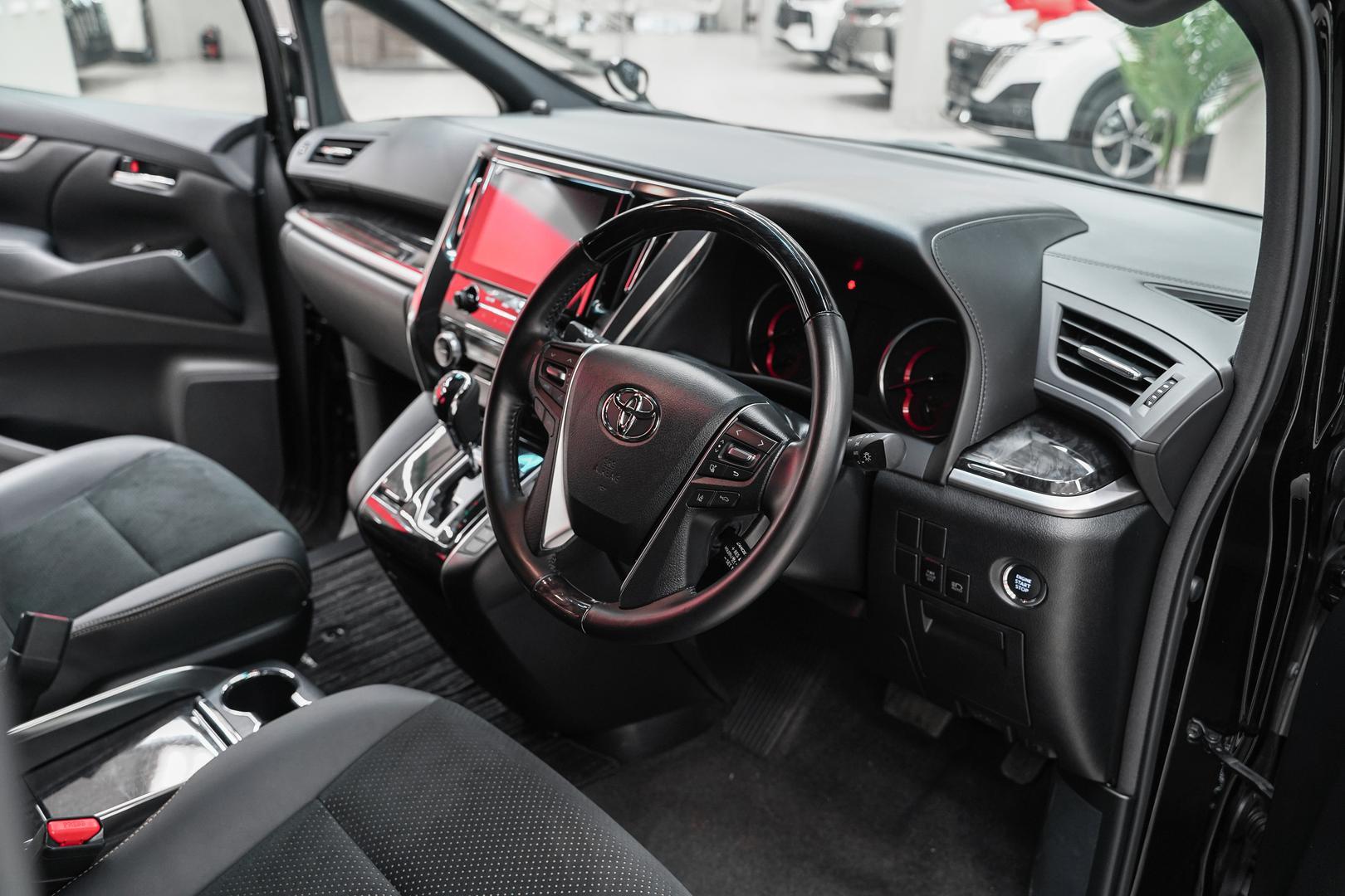 Toyota Alphard 2020, черный, ДЦ Орехово