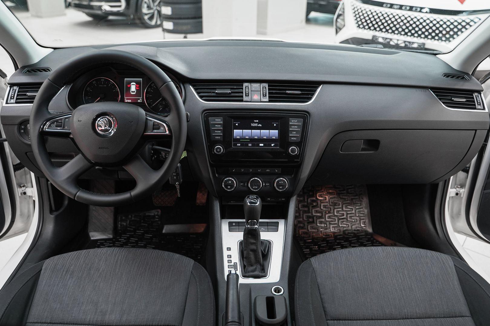 Skoda Octavia 2015, белый, ДЦ Орехово