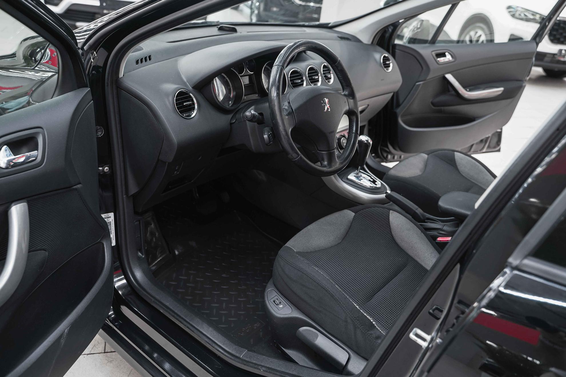 Peugeot 308 2010, черный, ДЦ Орехово