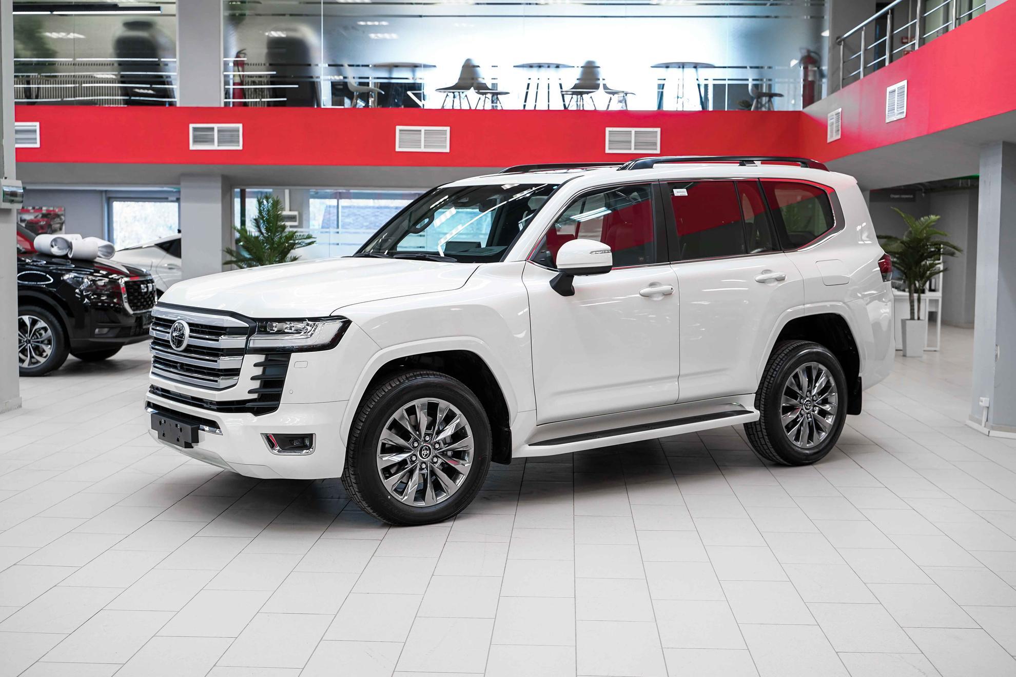 Toyota Land Cruiser 2026, белый, ДЦ Орехово