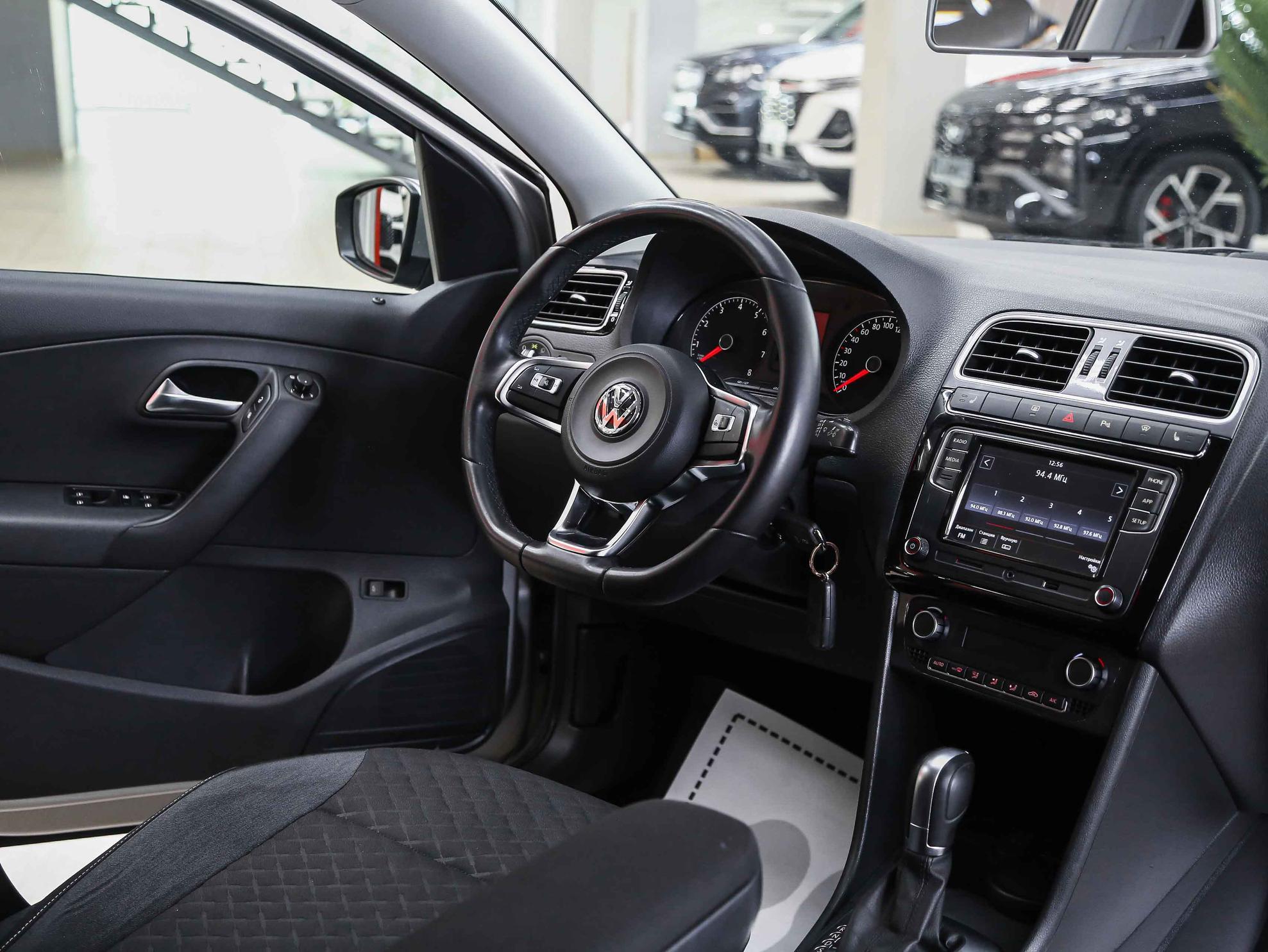 Volkswagen Polo 2018, серебряный, ДЦ Орехово