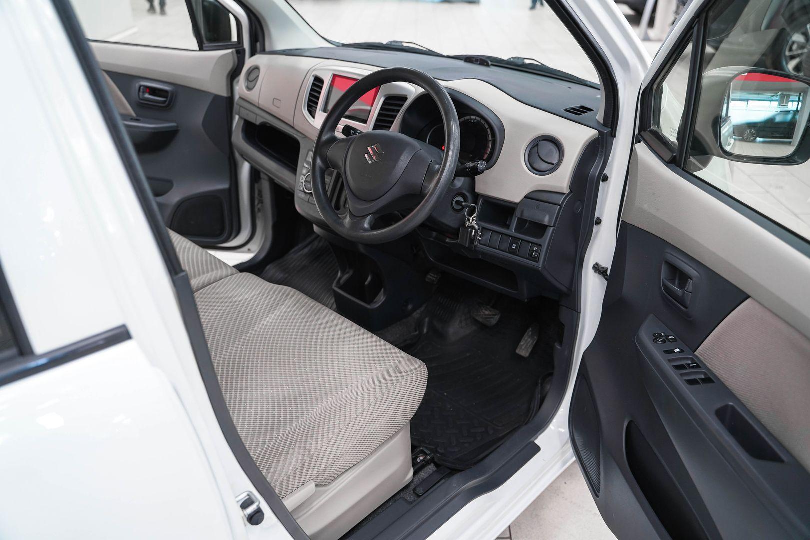 Suzuki Wagon R 2013, белый, ДЦ Орехово
