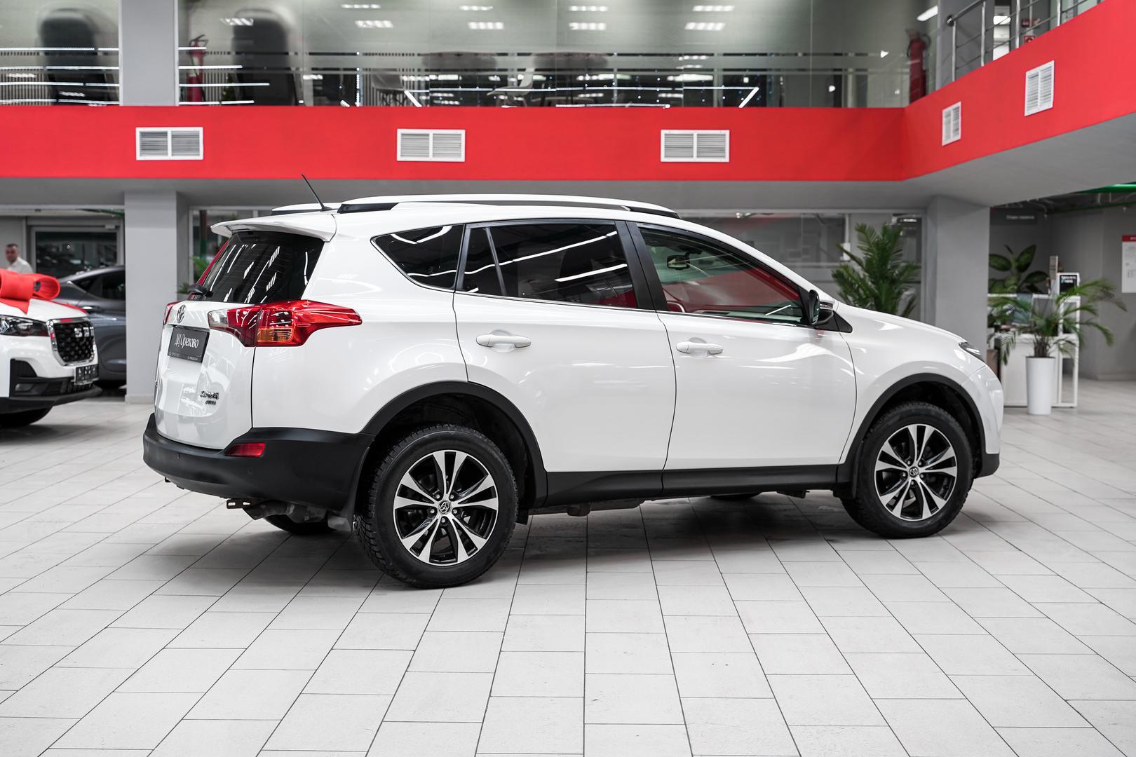 Toyota RAV4 2015, белый, ДЦ Орехово