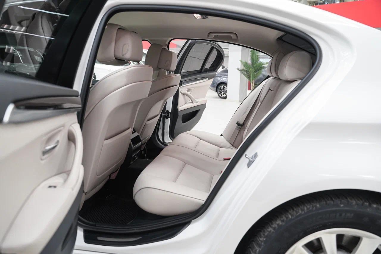 BMW 5 серии 2013, белый, ДЦ Орехово