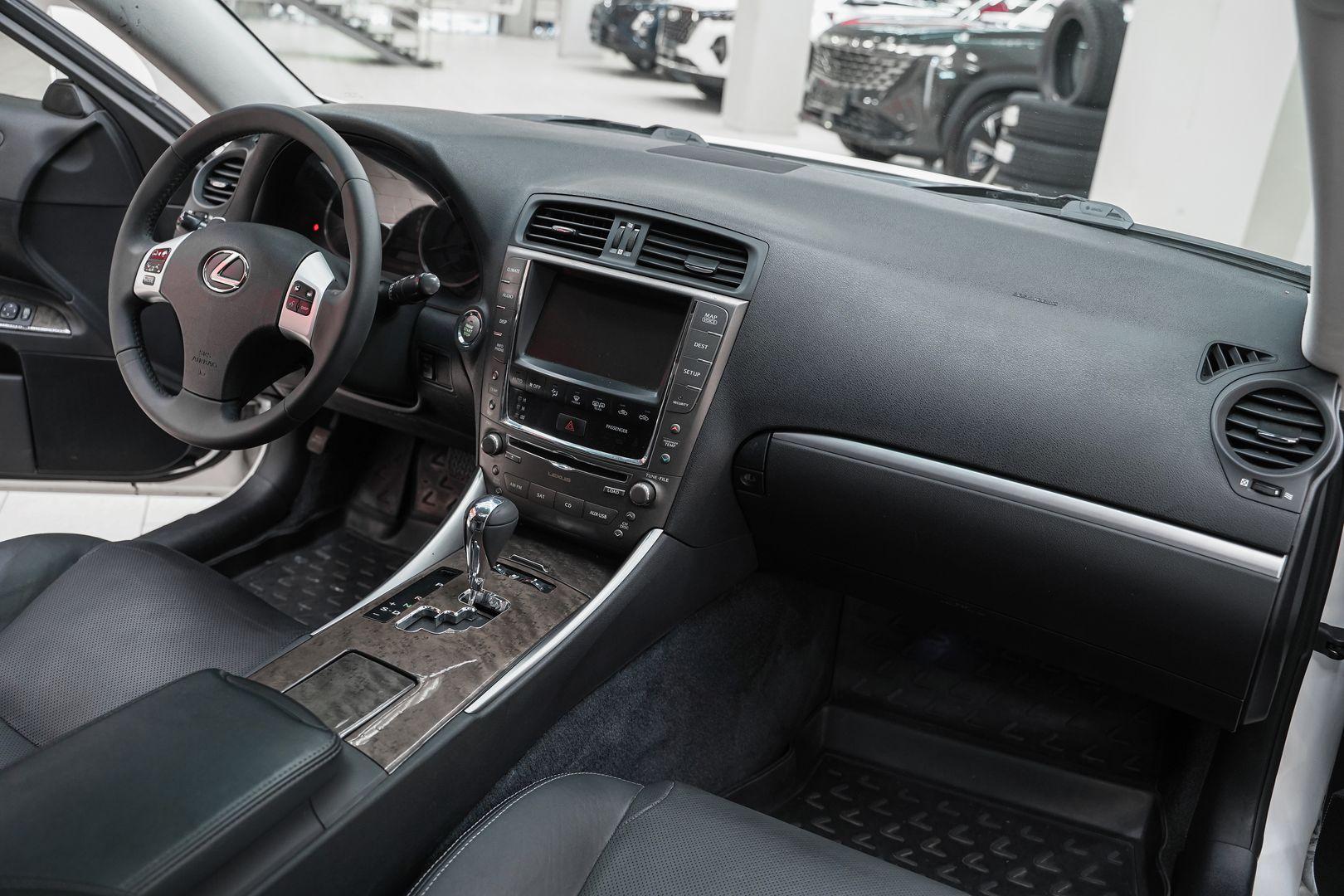 Lexus IS 2011, белый, ДЦ Орехово