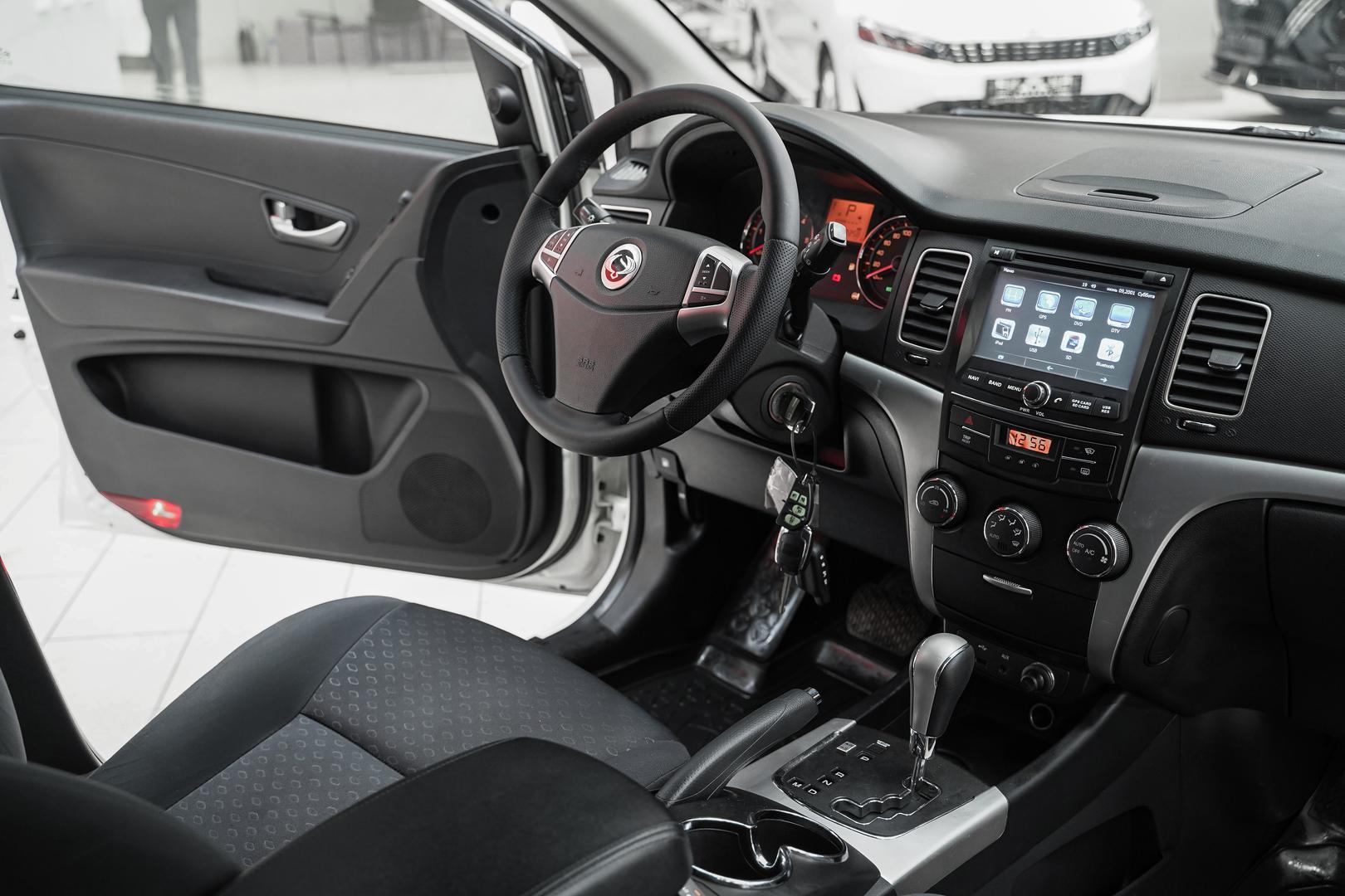 SsangYong Actyon 2011, белый, ДЦ Орехово