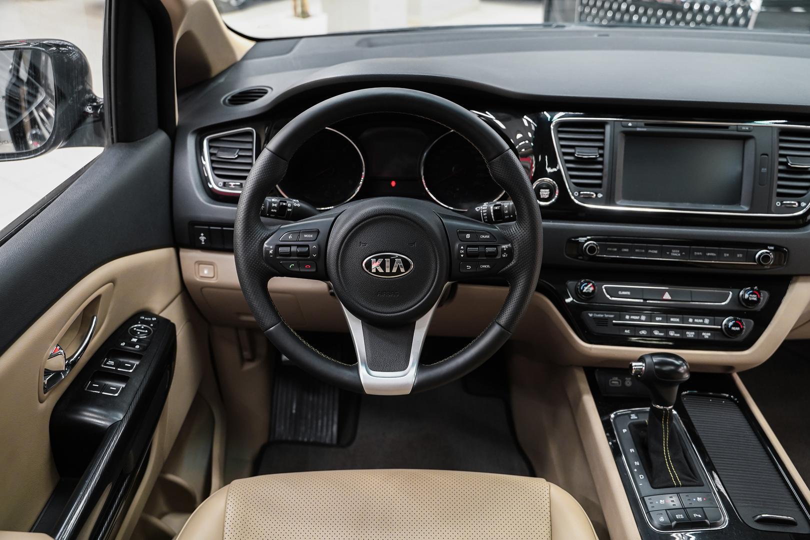 Kia Carnival 2015, черный, ДЦ Орехово
