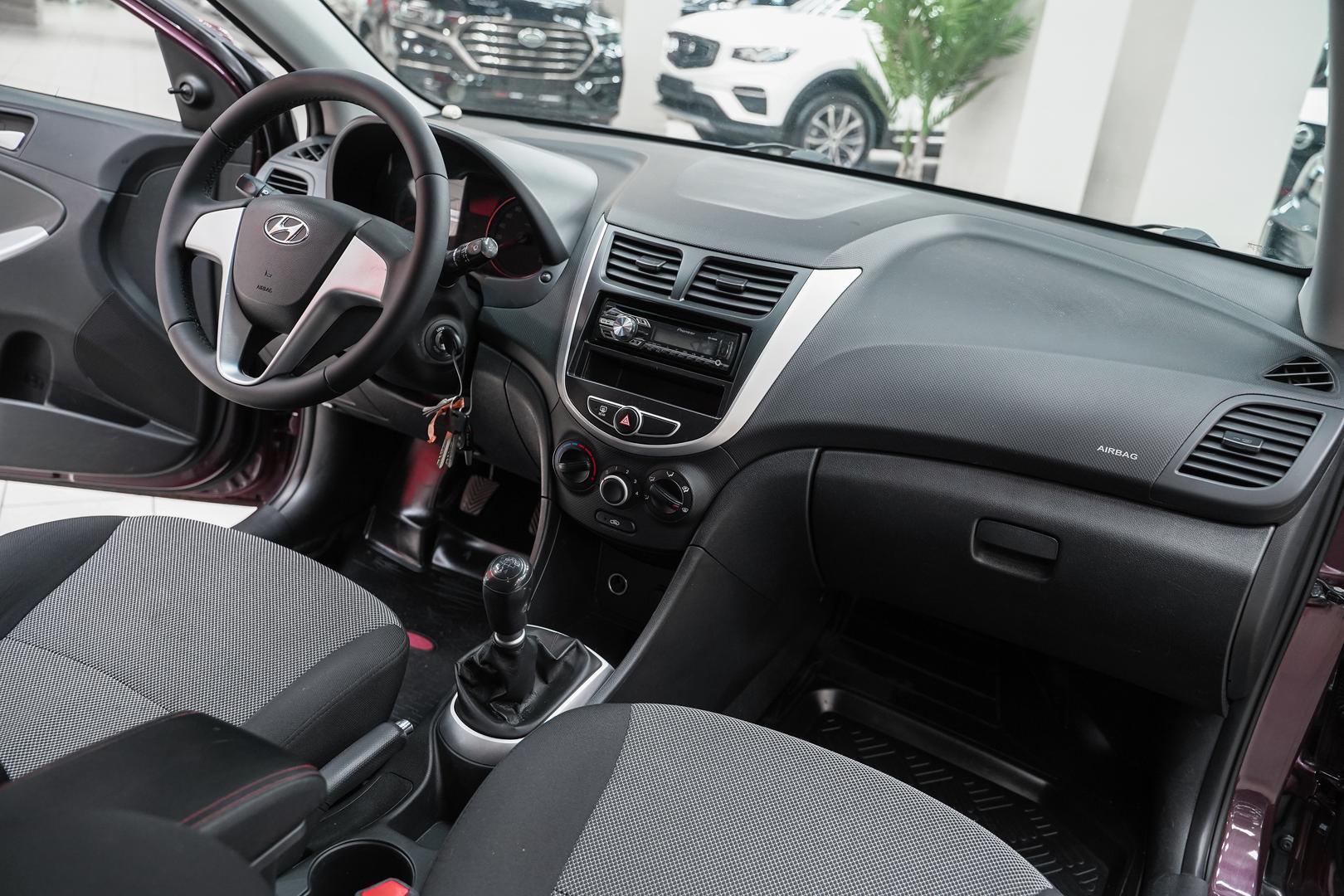 Hyundai Solaris 2013, фиолетовый, ДЦ Орехово