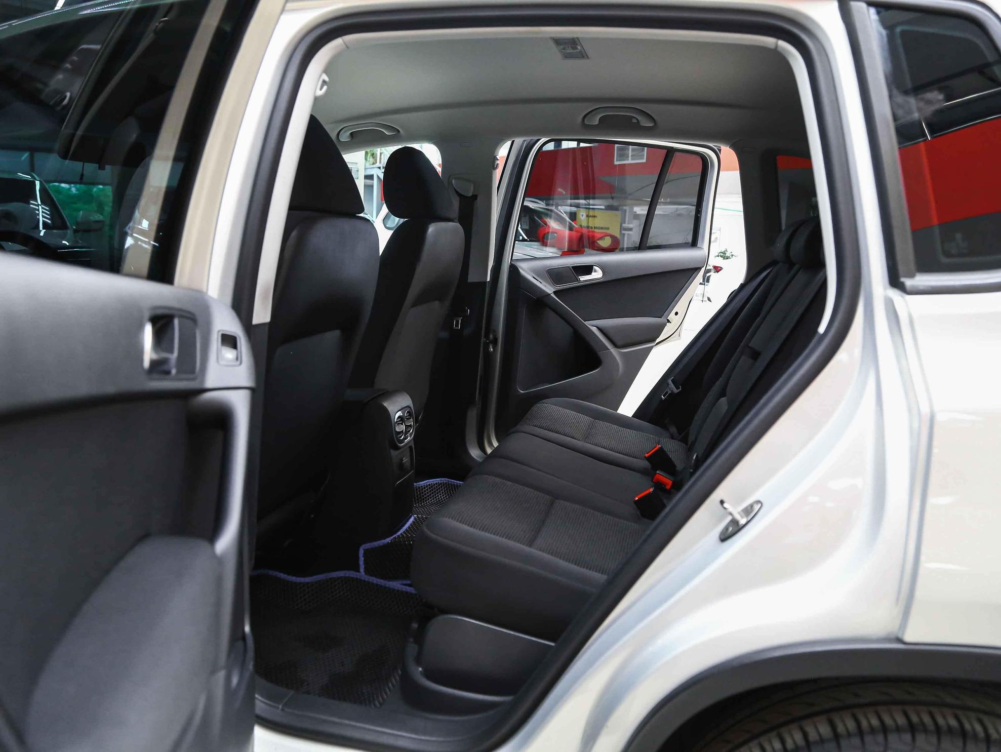 Volkswagen Tiguan 2013, серебряный, ДЦ Орехово