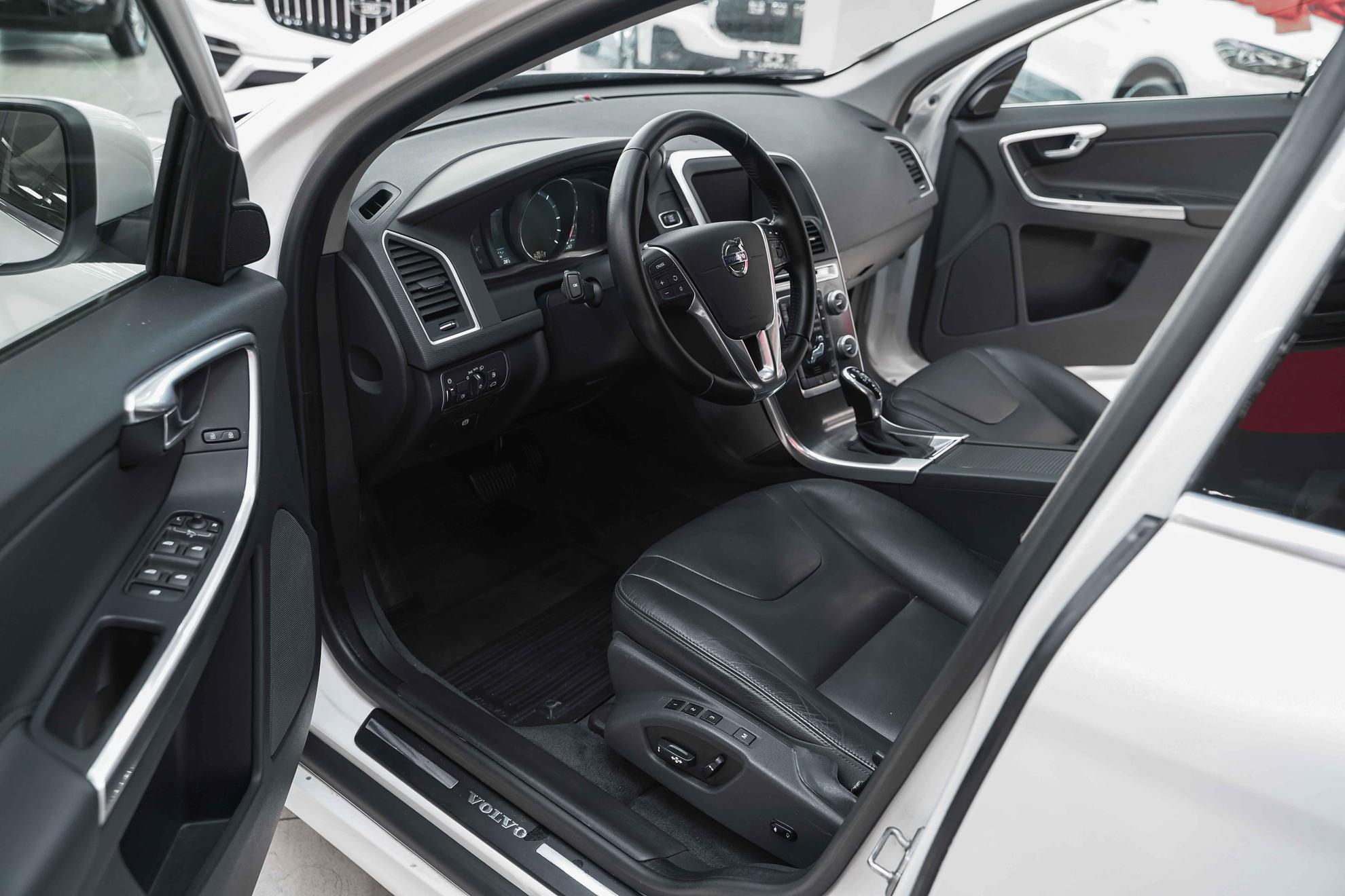 Volvo XC60 2015, белый, ДЦ Орехово
