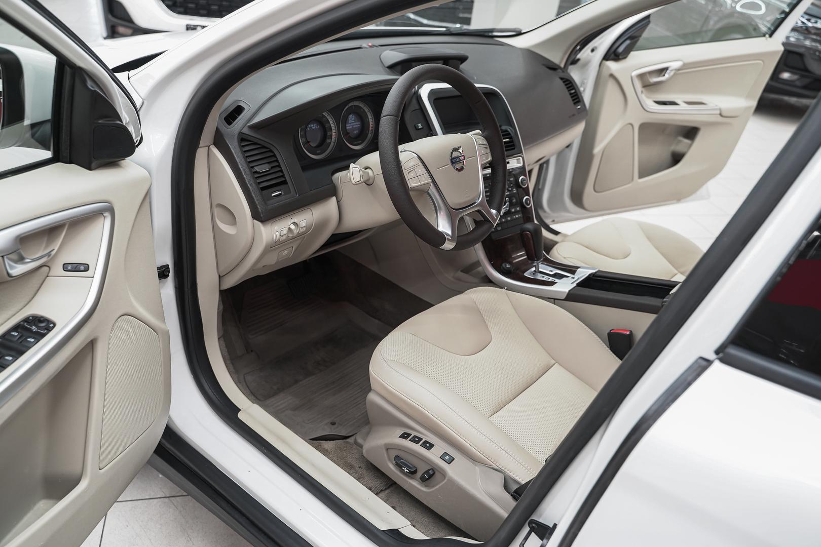Volvo XC60 2010, белый, ДЦ Орехово