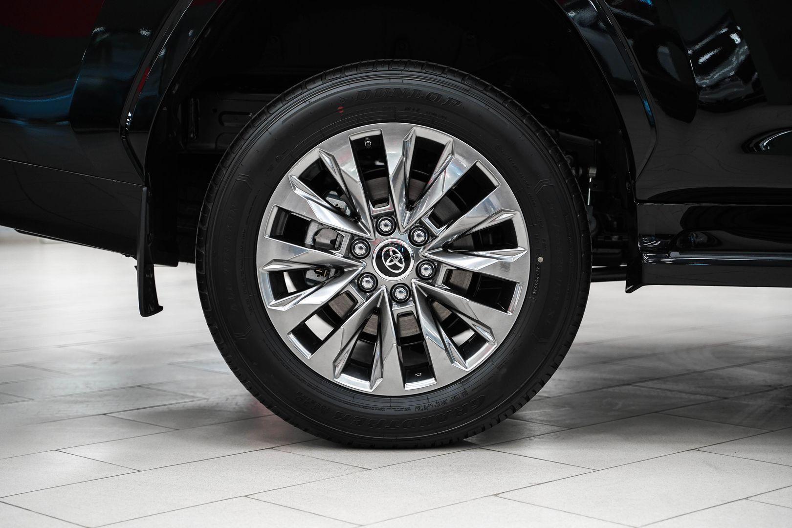 Toyota Land Cruiser 2024, черный, ДЦ Орехово