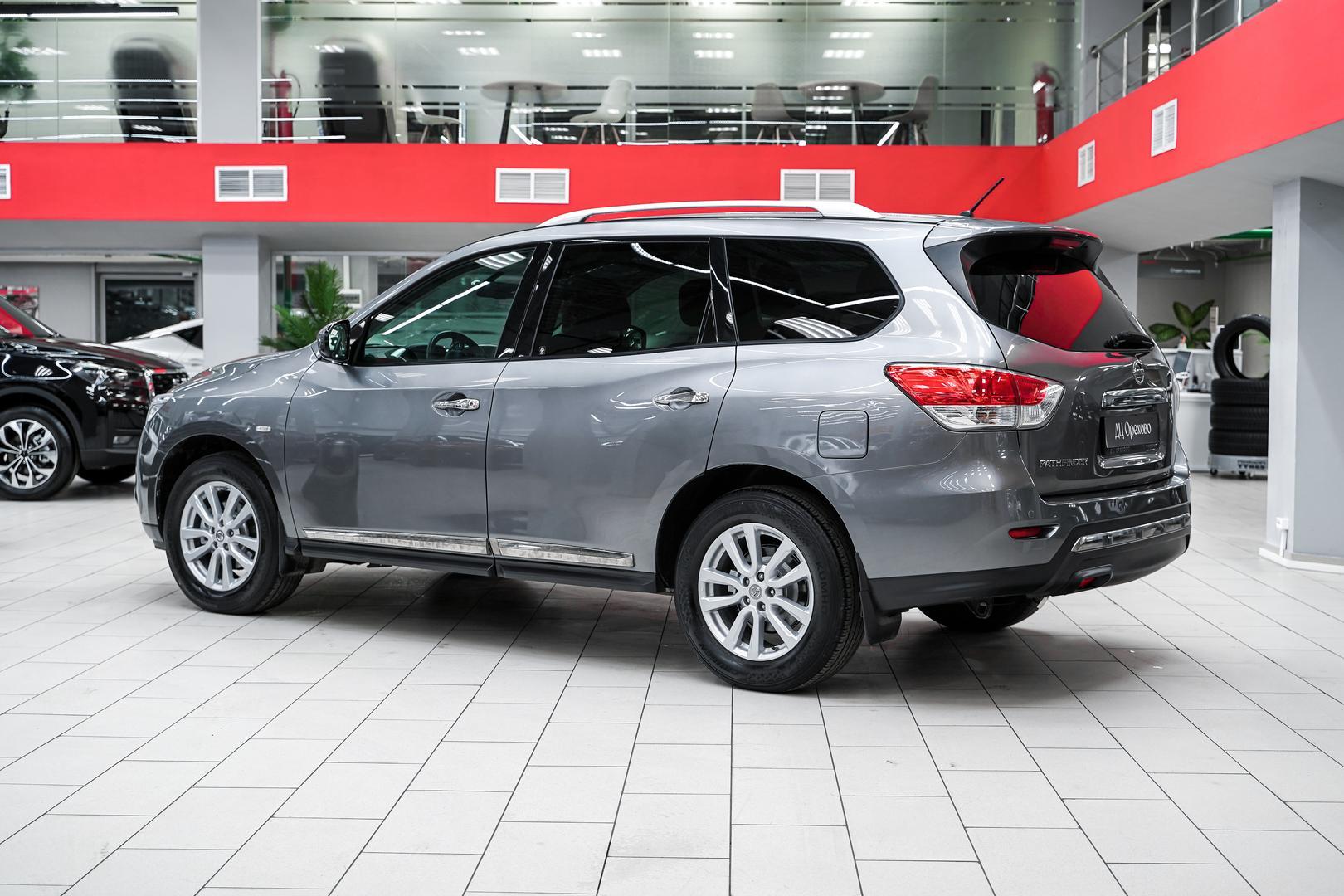 Nissan Pathfinder 2016, серый, ДЦ Орехово