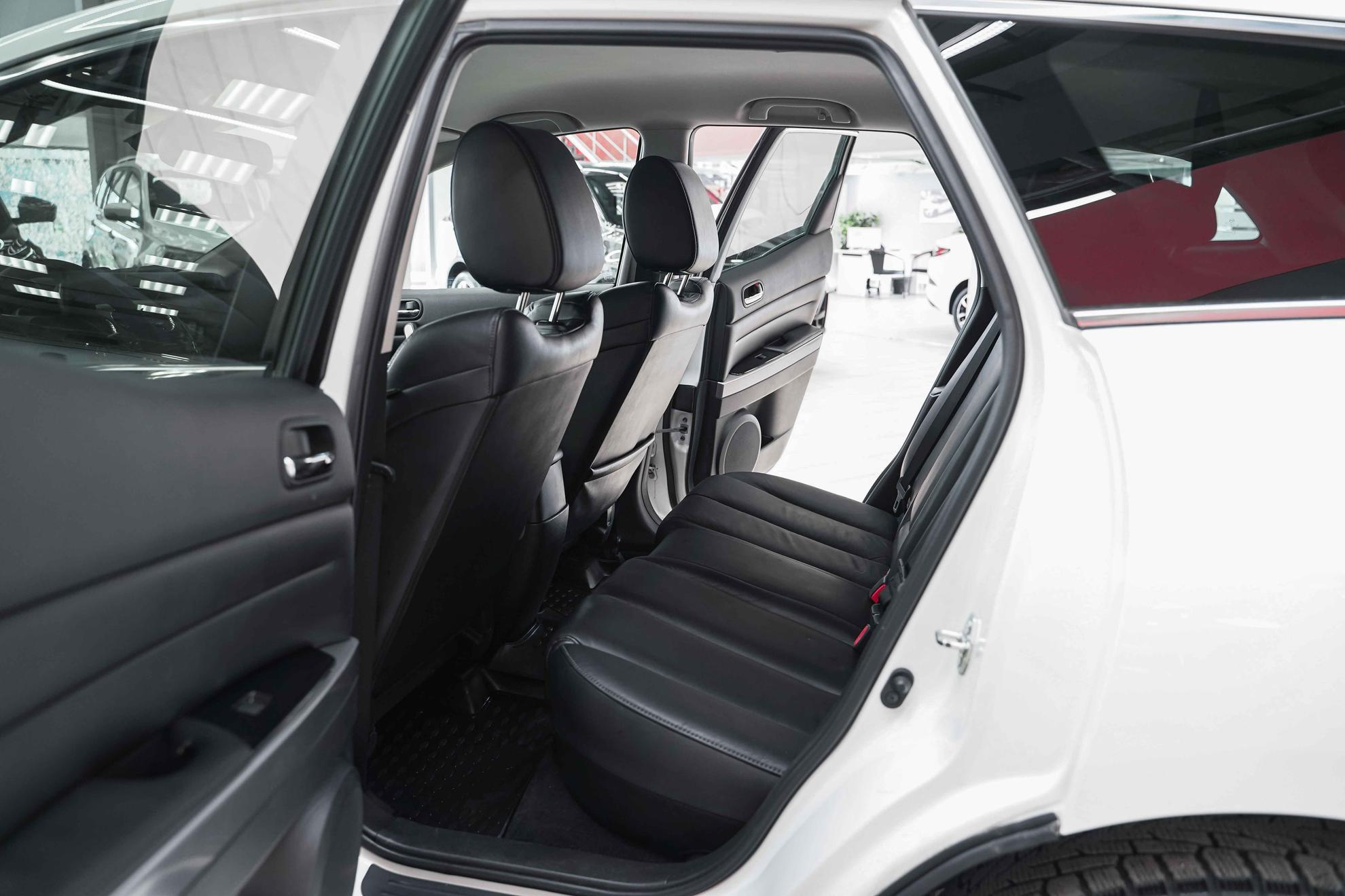 Mazda CX-7 2010, белый, ДЦ Орехово