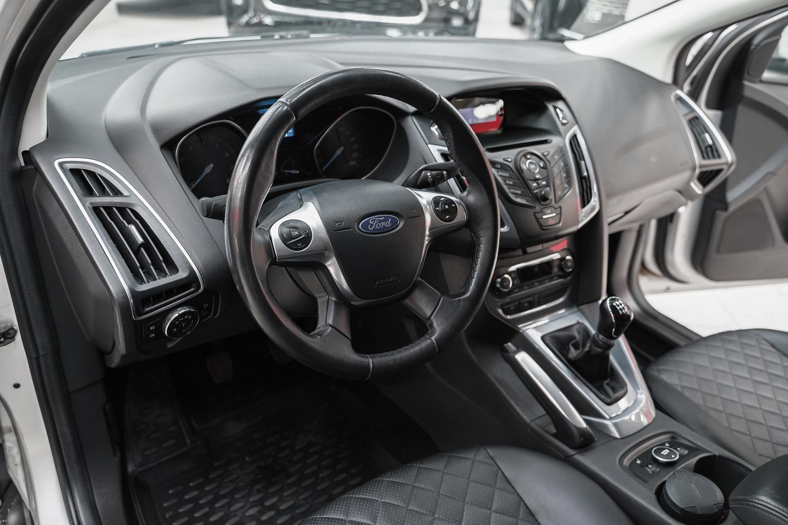 Ford Focus 2012, серый, ДЦ Орехово