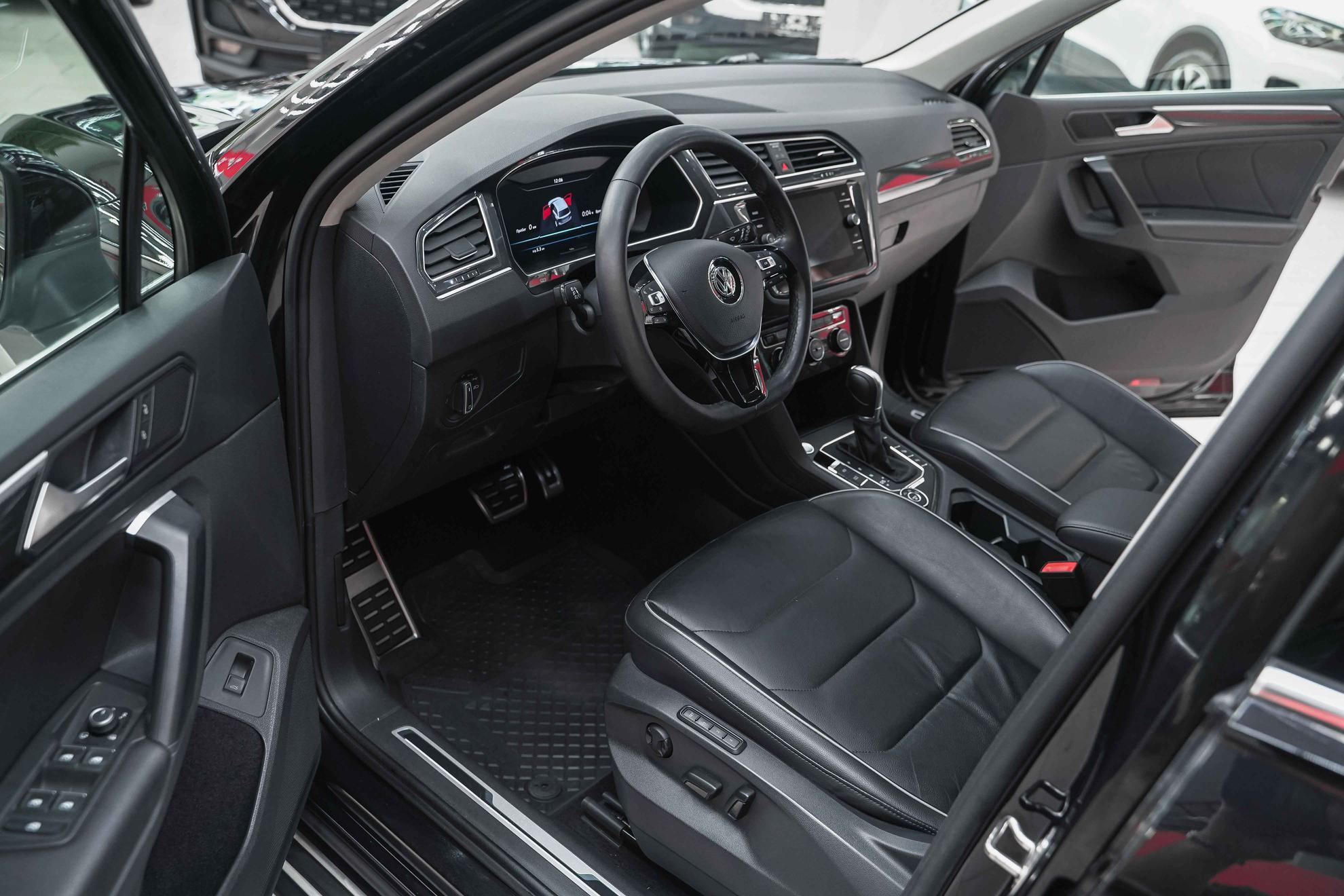 Volkswagen Tiguan 2018, черный, ДЦ Орехово