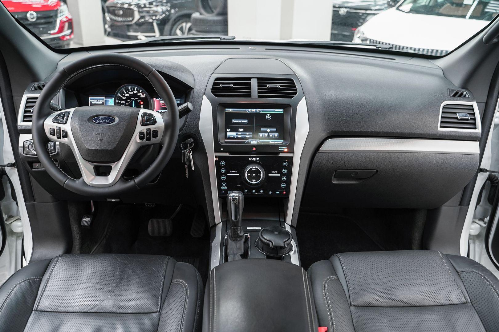 Ford Explorer 2014, белый, ДЦ Орехово