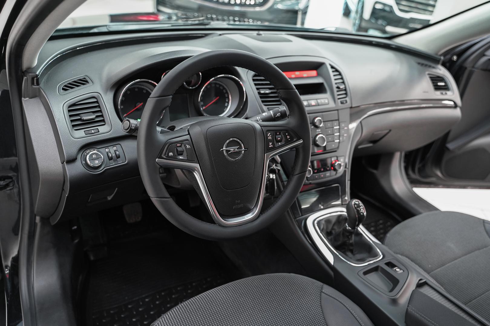 Opel Insignia 2010, черный, ДЦ Орехово