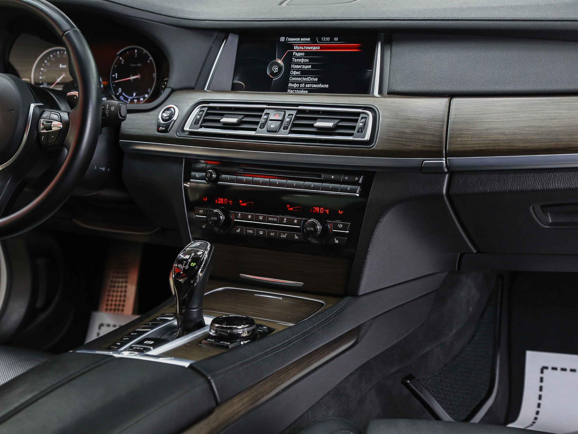 BMW 7 серии 2014, белый, ДЦ Орехово