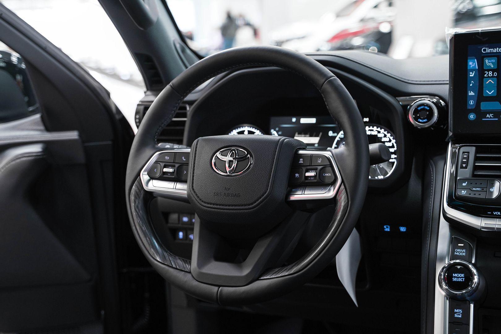 Toyota Land Cruiser 2024, черный, ДЦ Орехово