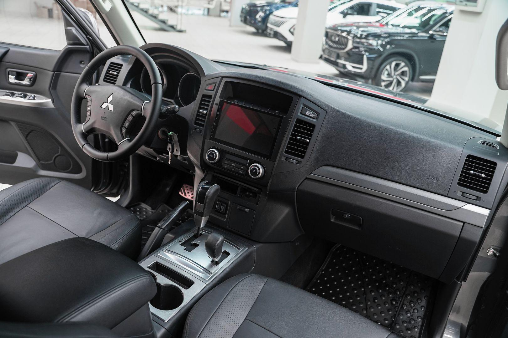 Mitsubishi Pajero 2013, серый, ДЦ Орехово
