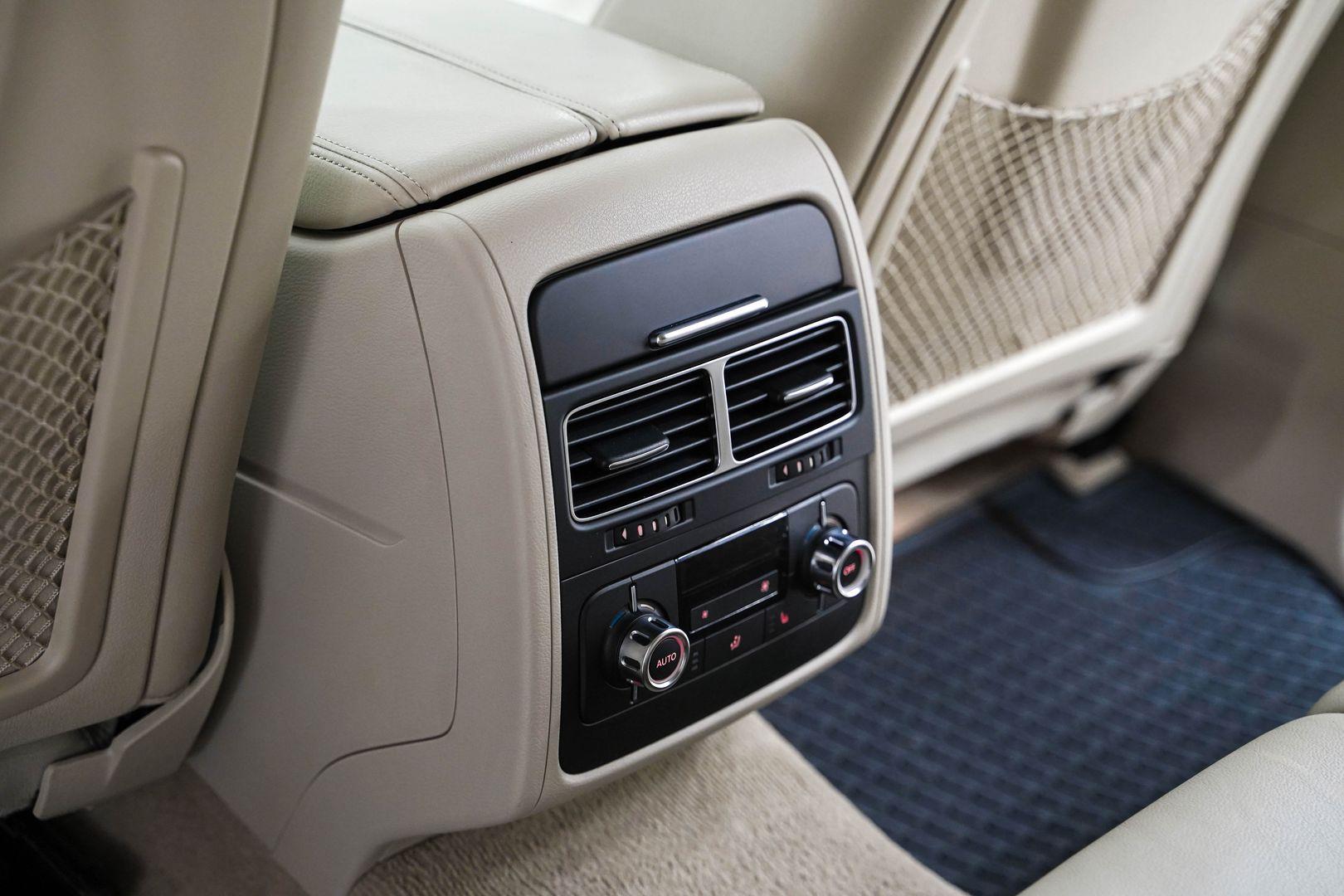 Volkswagen Touareg 2012, коричневый, ДЦ Орехово