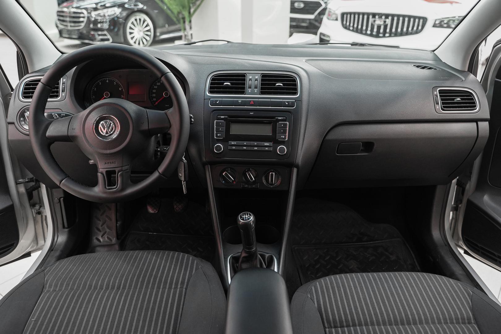 Volkswagen Polo 2010, желтый, ДЦ Орехово