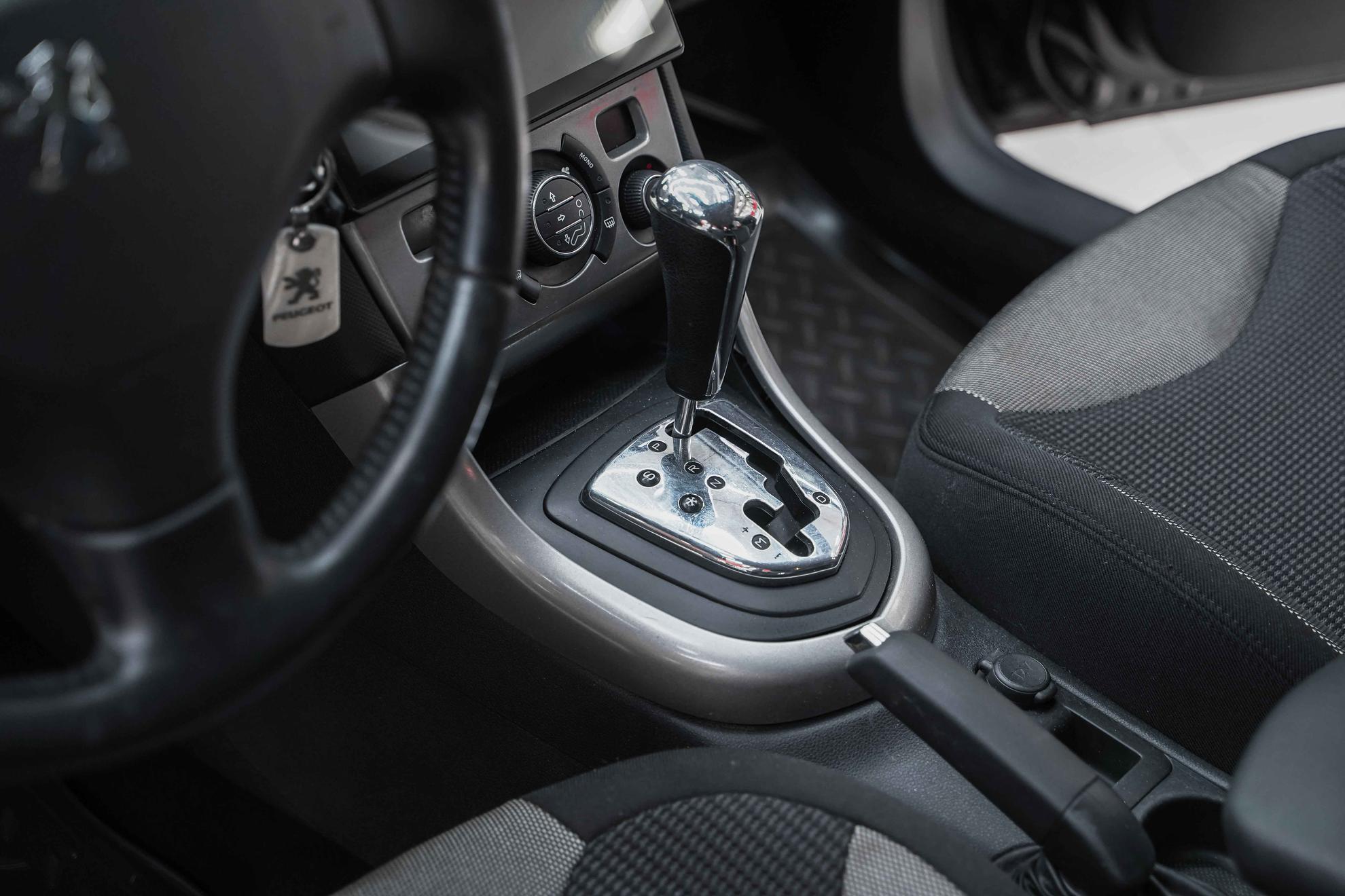 Peugeot 308 2010, черный, ДЦ Орехово