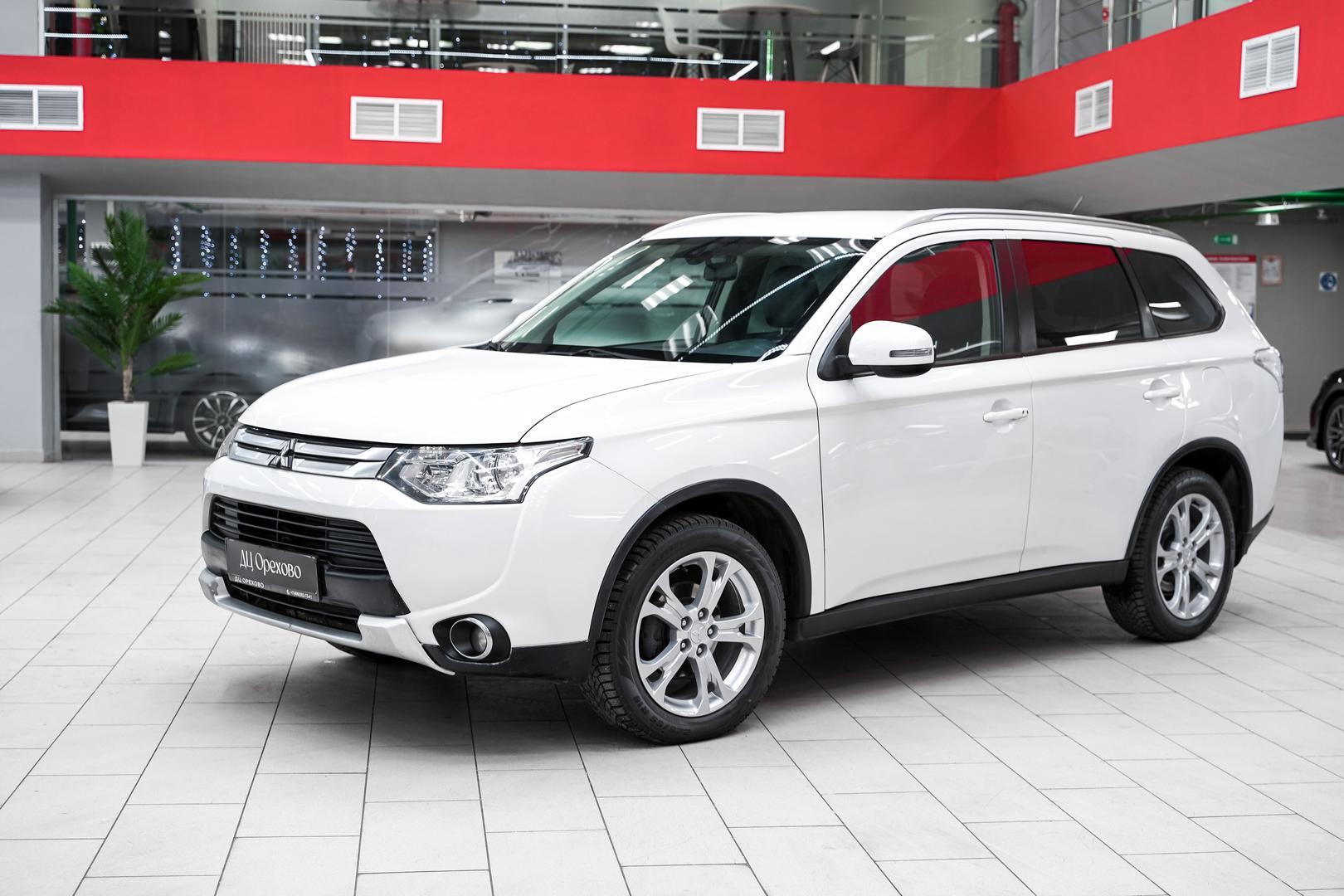 Mitsubishi Outlander 2014, белый, ДЦ Орехово