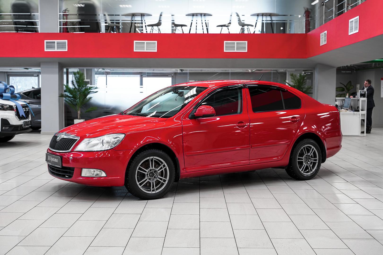 Skoda Octavia 2010, красный, ДЦ Орехово