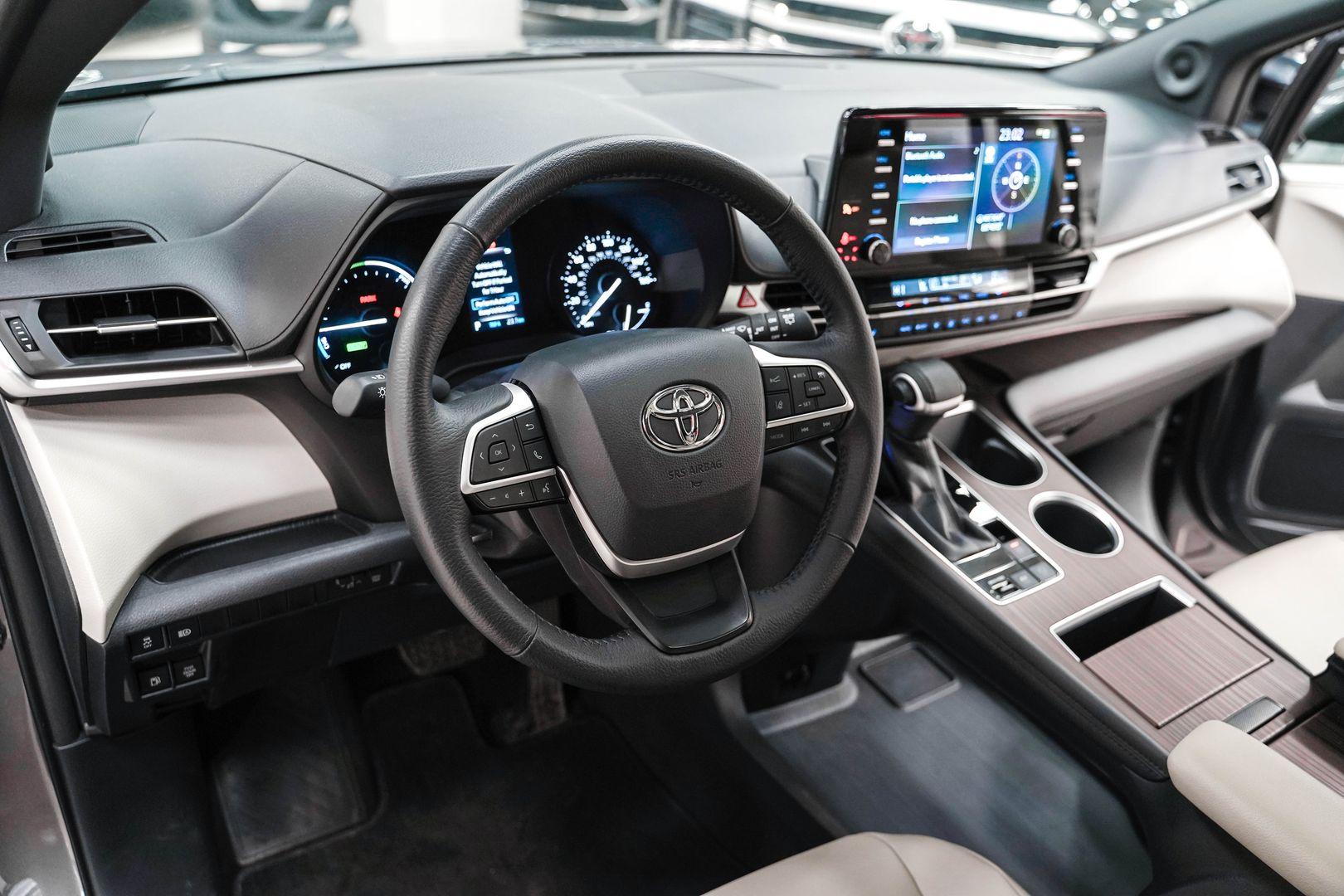 Toyota Sienna 2021, серый, ДЦ Орехово