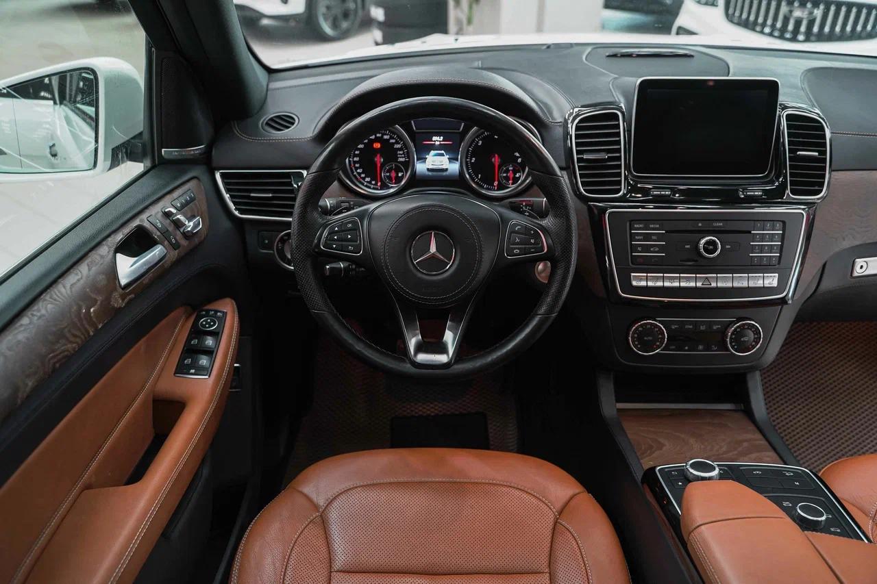 Mercedes-Benz GLE 2015, белый, ДЦ Орехово