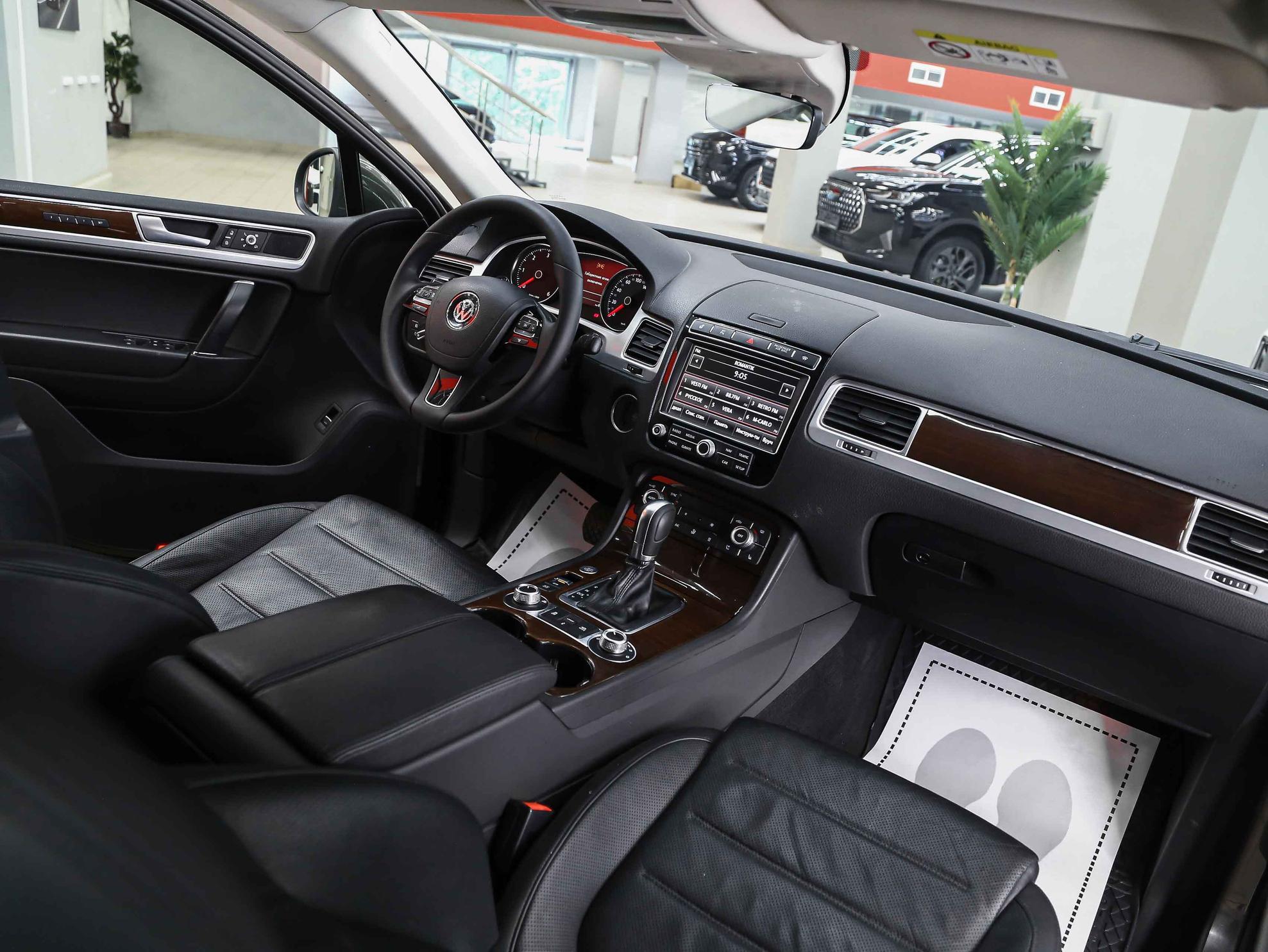 Volkswagen Touareg 2017, коричневый, ДЦ Орехово