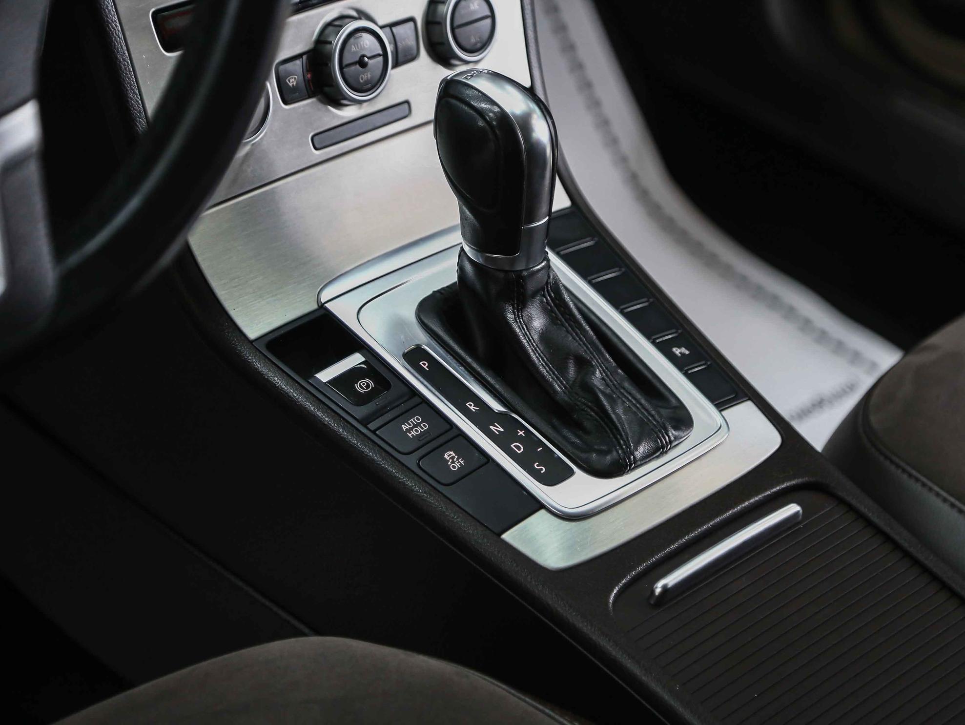 Volkswagen Passat 2012, бежевый, ДЦ Орехово