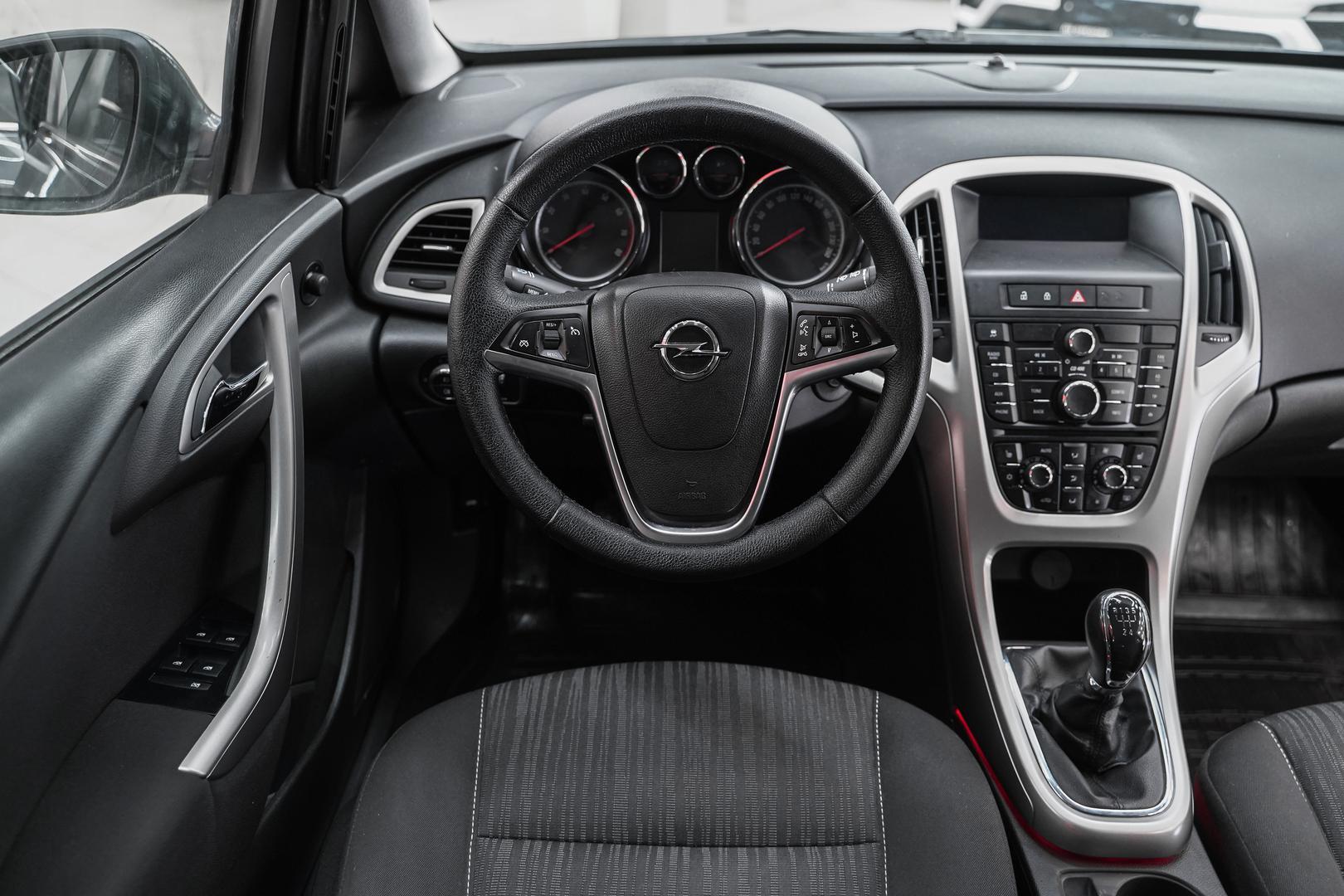 Opel Astra 2011, серый, ДЦ Орехово